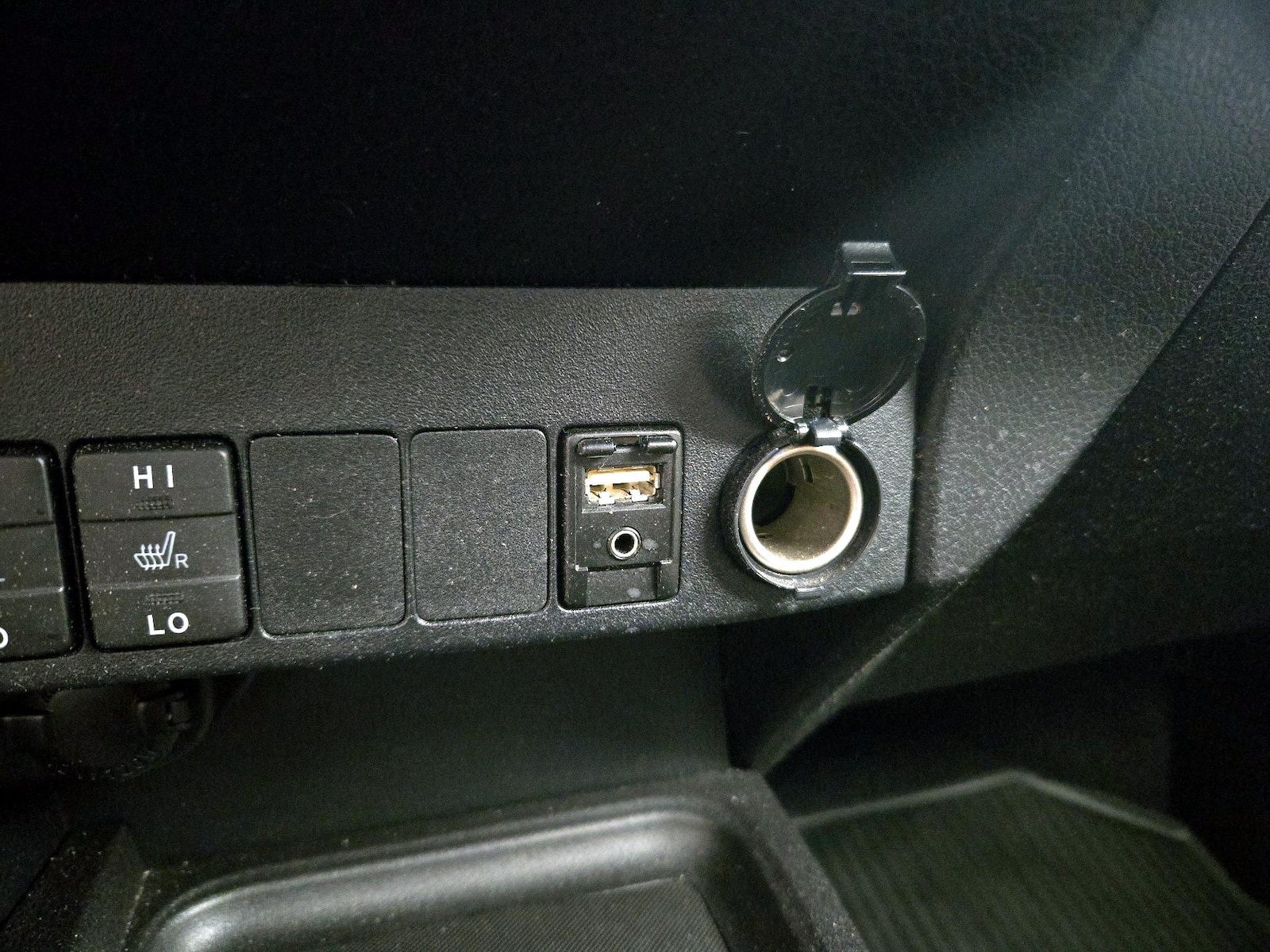 2018 Toyota RAV4 XLE - Photo 19