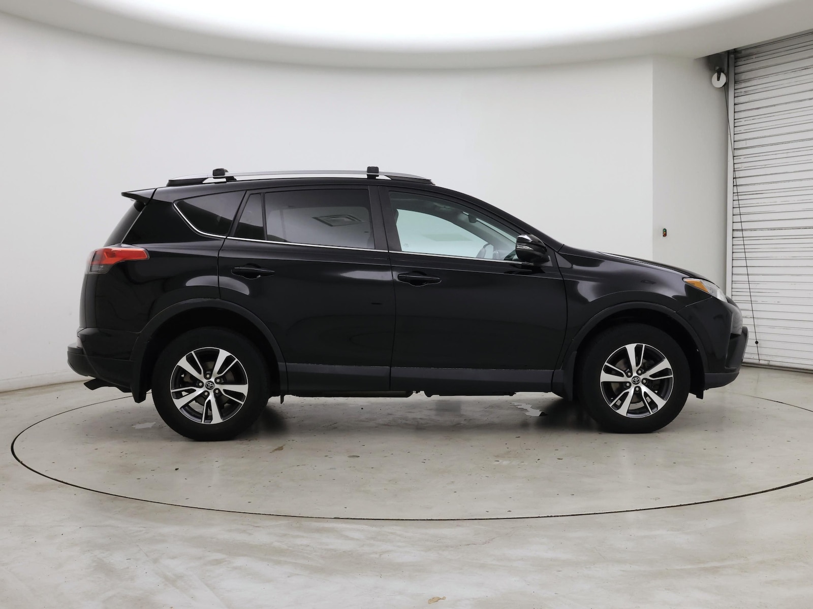 2018 Toyota RAV4 XLE - Photo 8