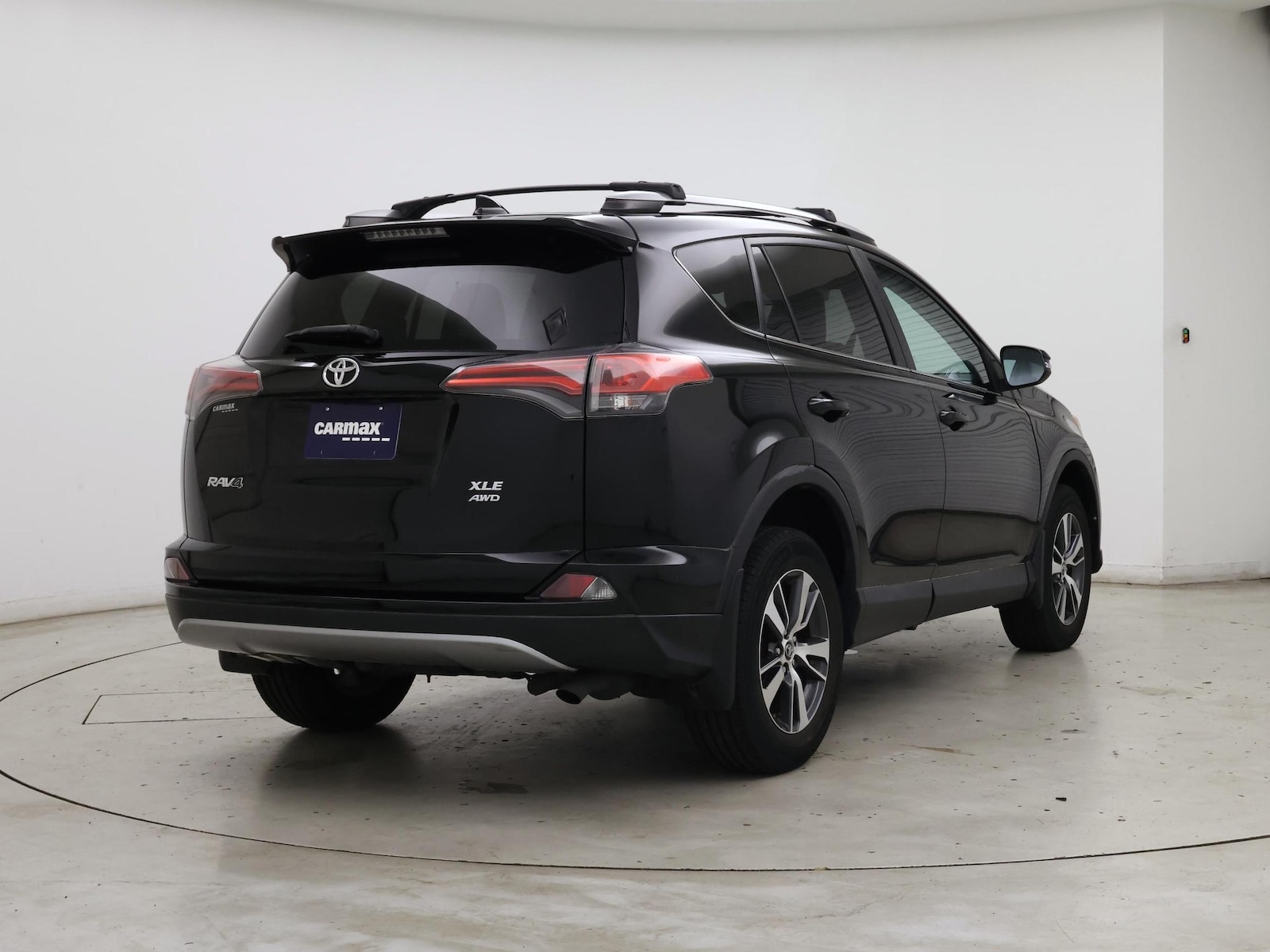 2018 Toyota RAV4 XLE - Photo 9