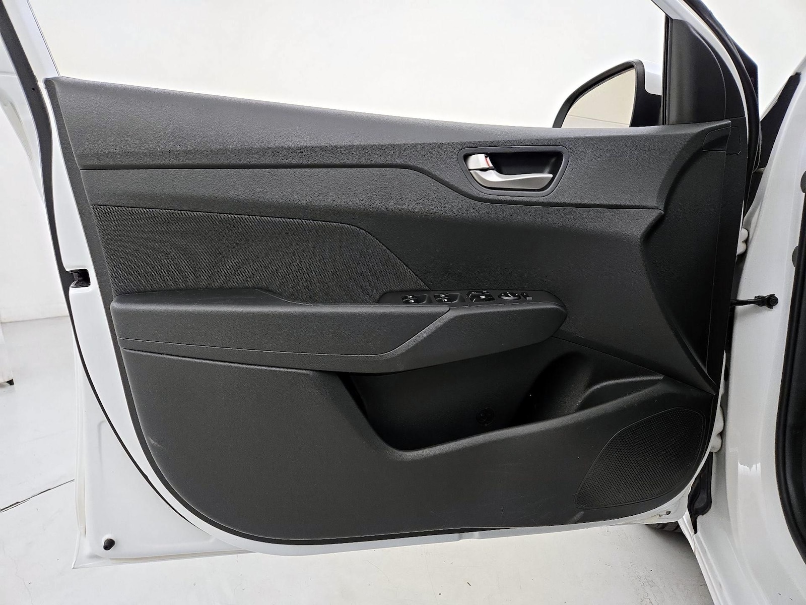 2019 Hyundai Accent SE - Photo 13