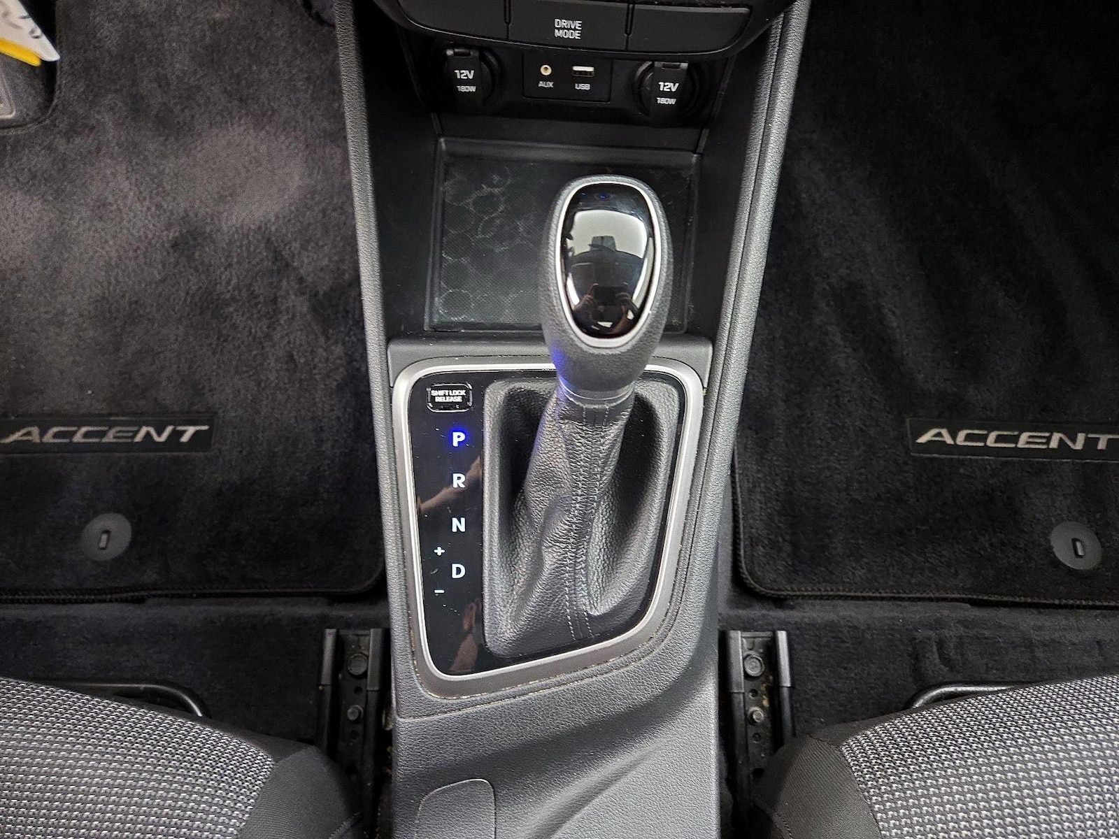 2019 Hyundai Accent SE - Photo 18