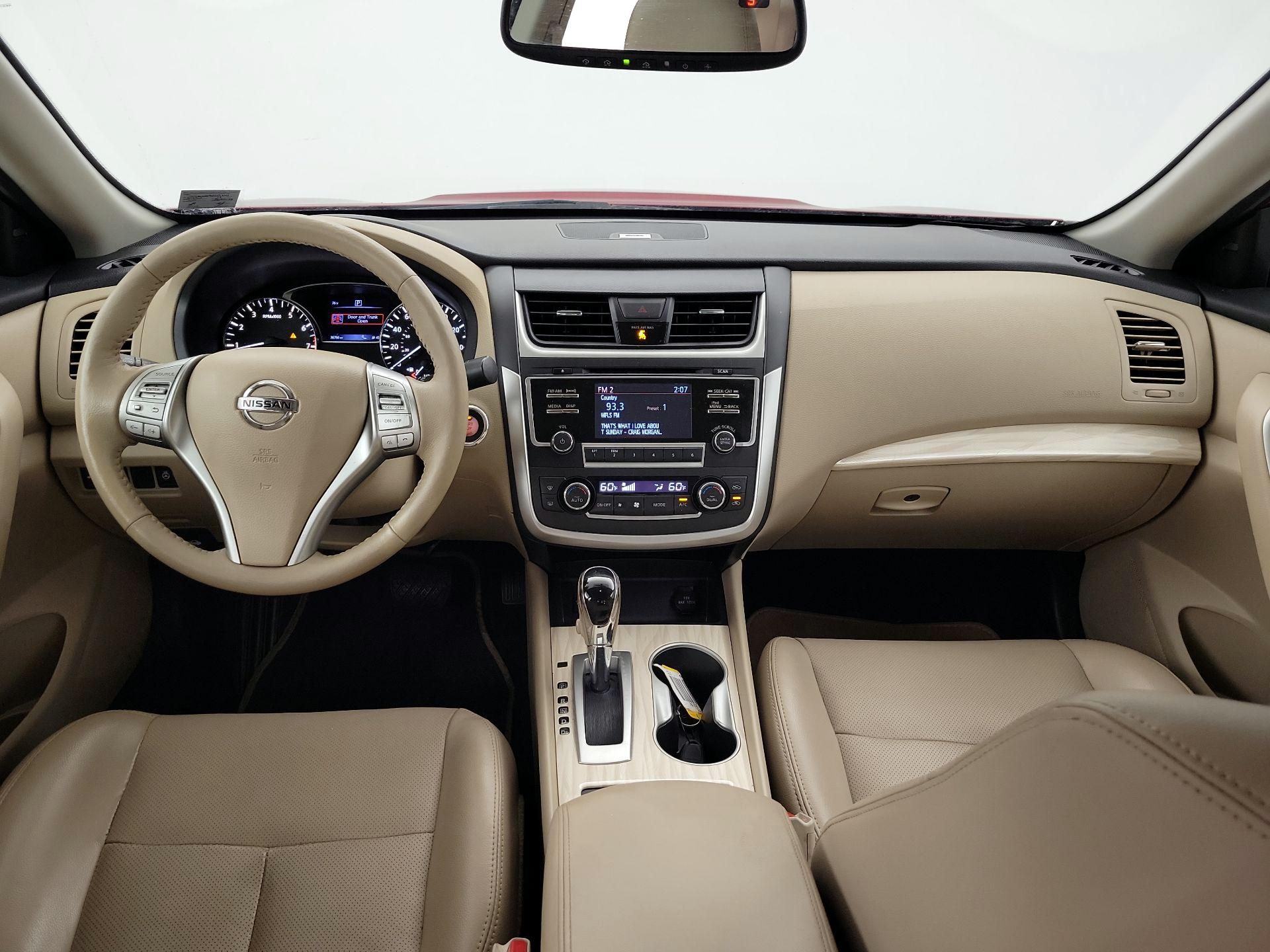Thumbnail: 2017 Nissan Altima - 9