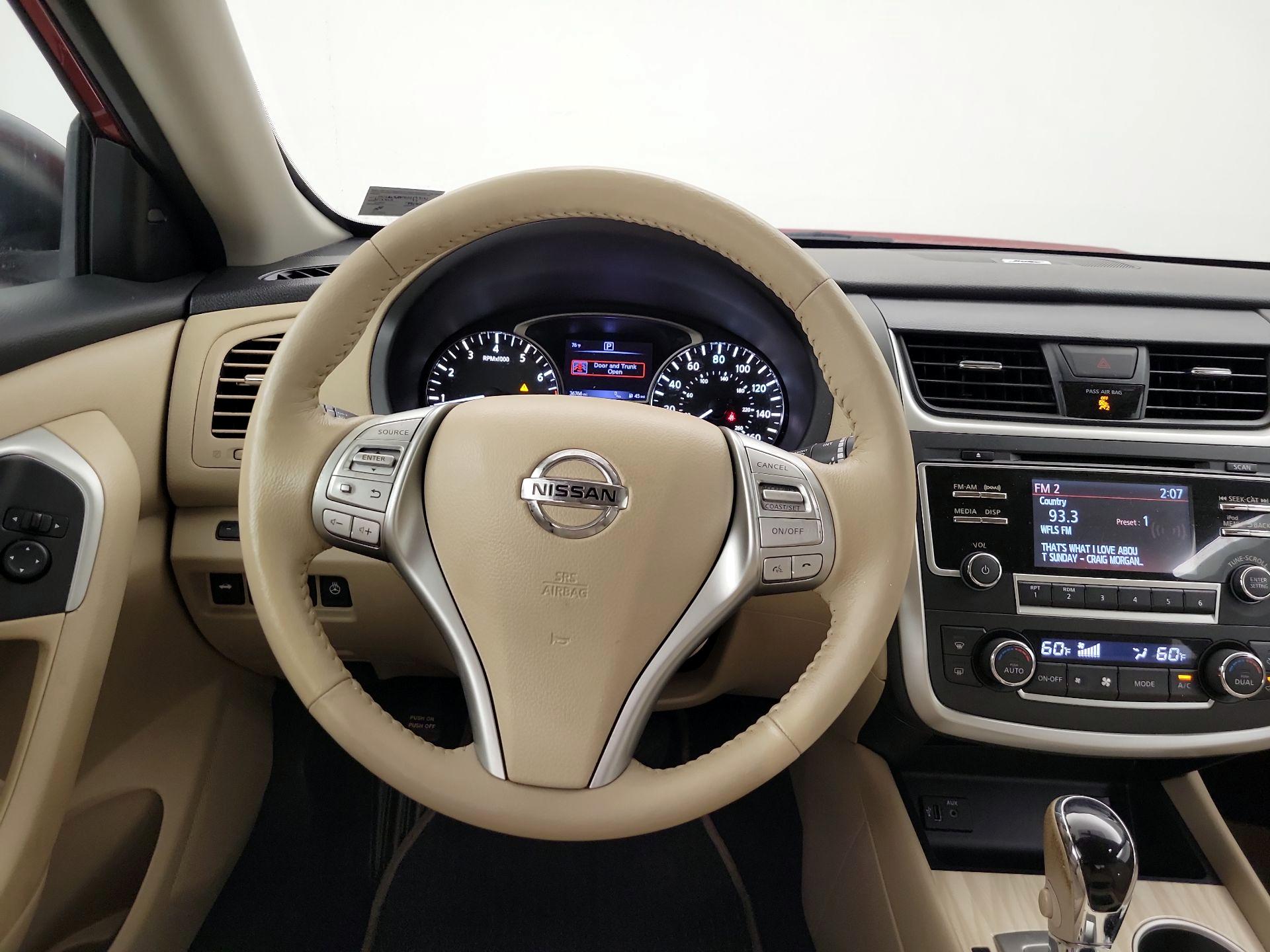 Thumbnail: 2017 Nissan Altima - 10