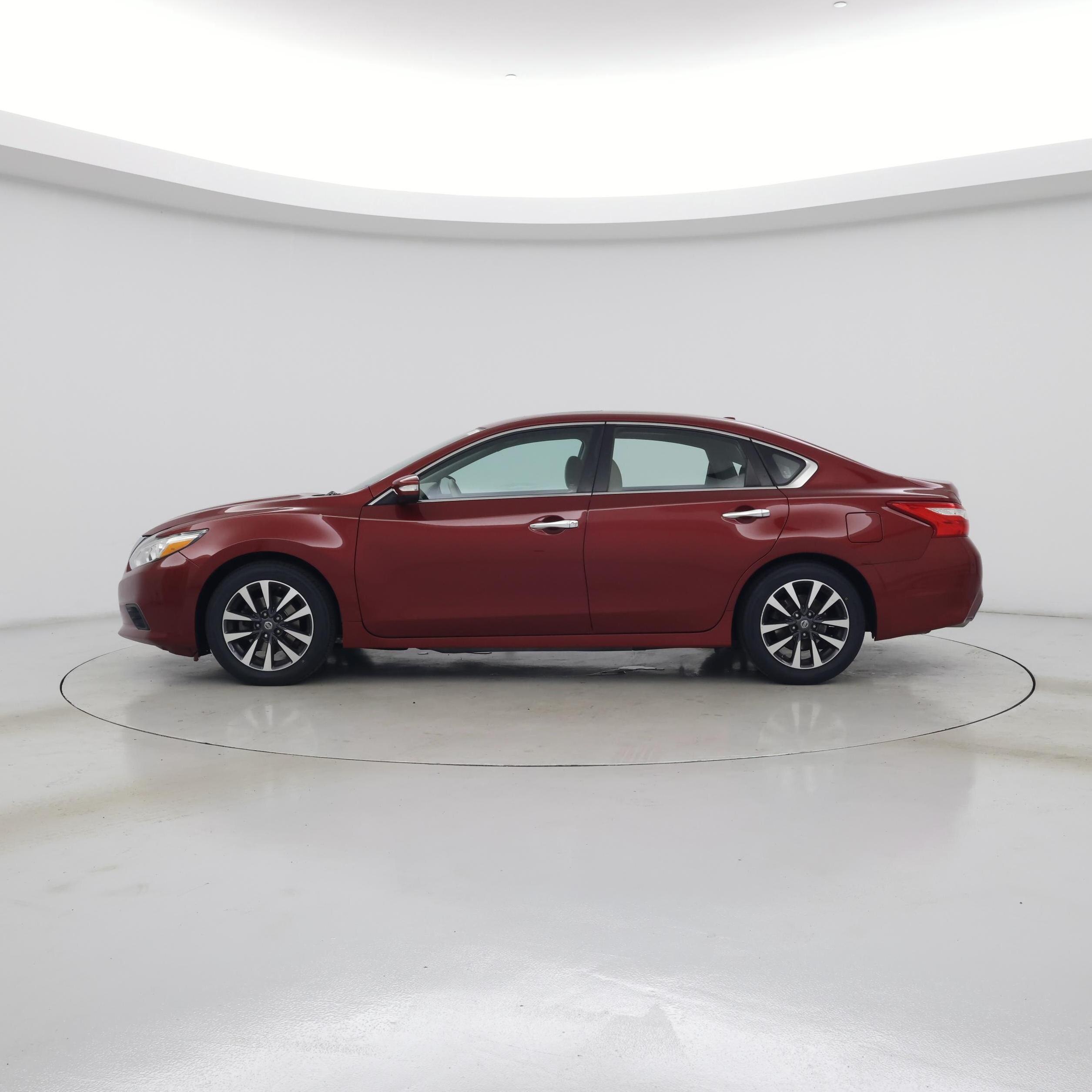 Thumbnail: 2017 Nissan Altima - 3