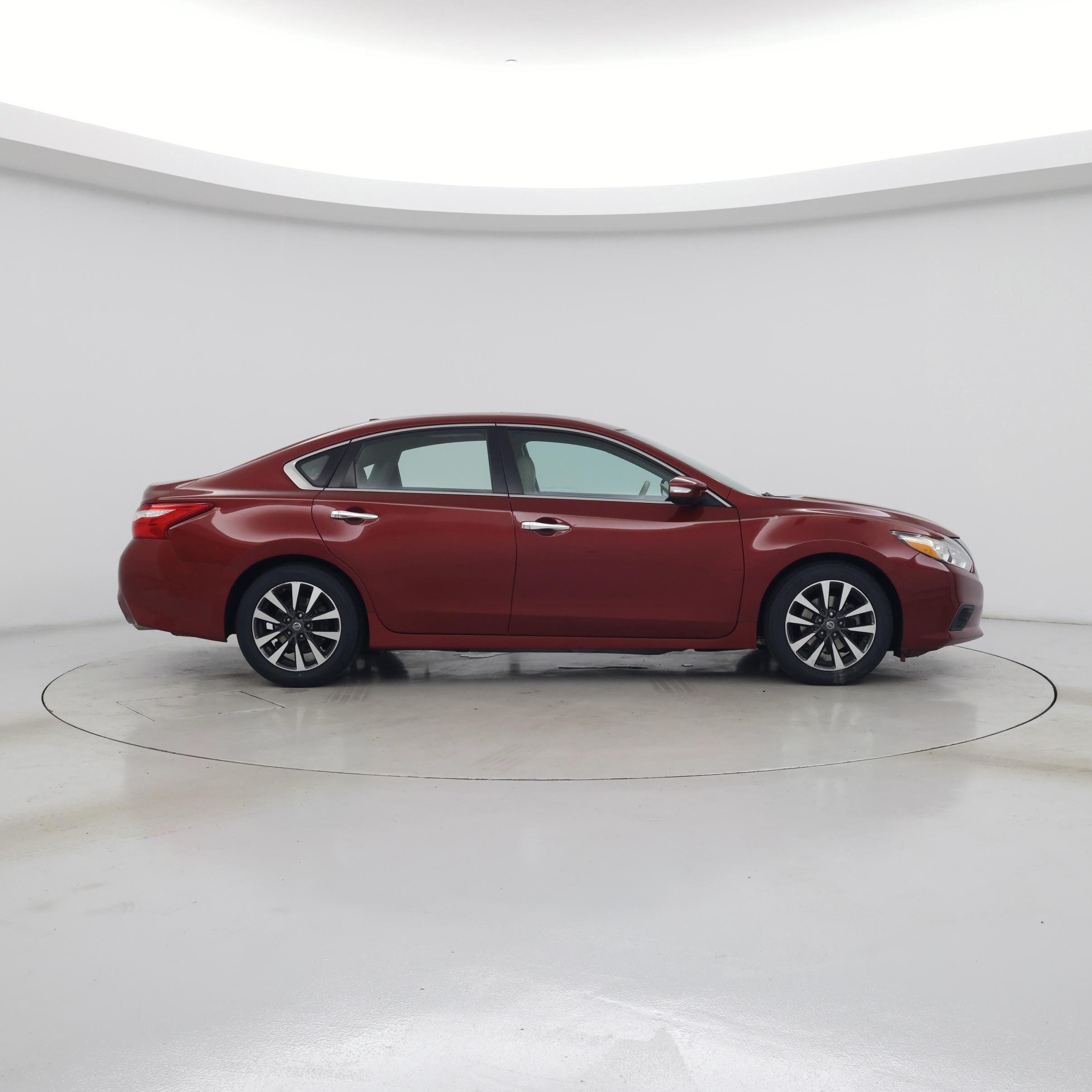 Thumbnail: 2017 Nissan Altima - 7