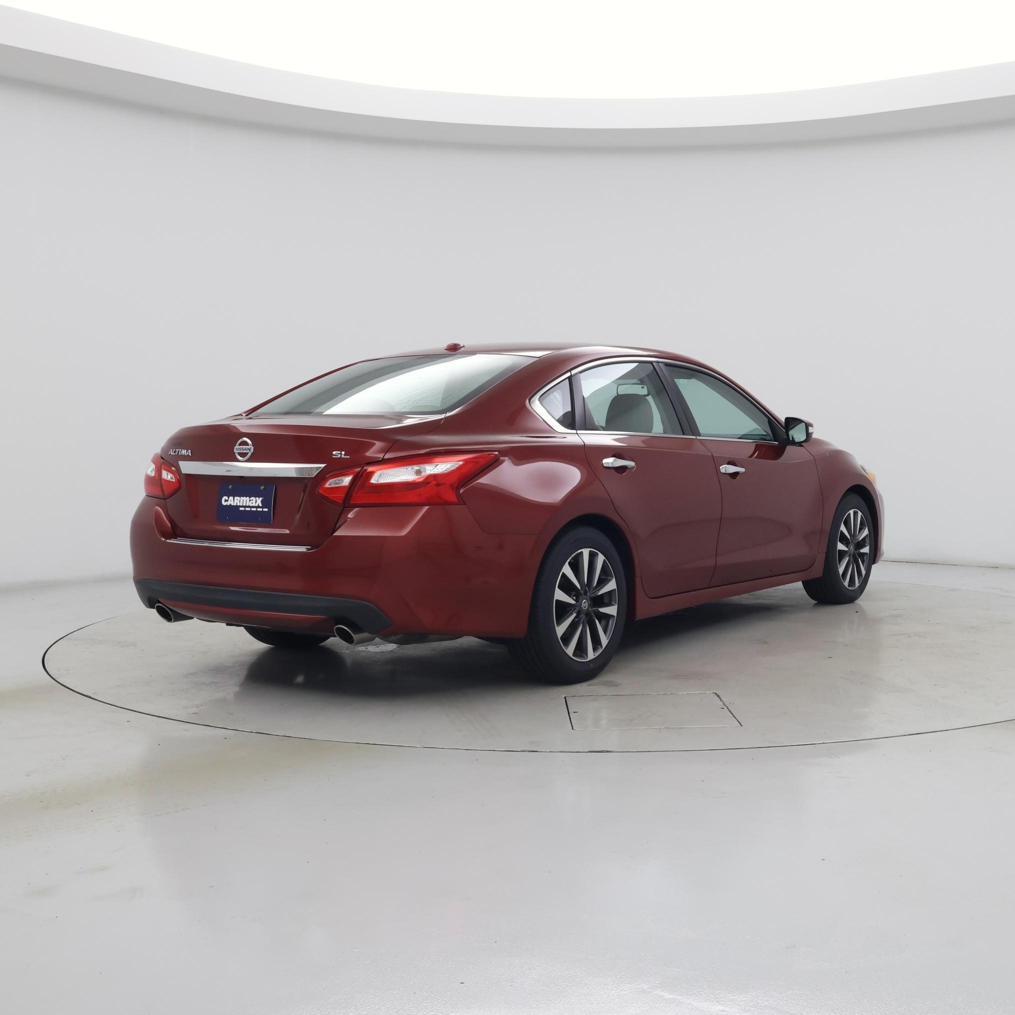 Thumbnail: 2017 Nissan Altima - 8