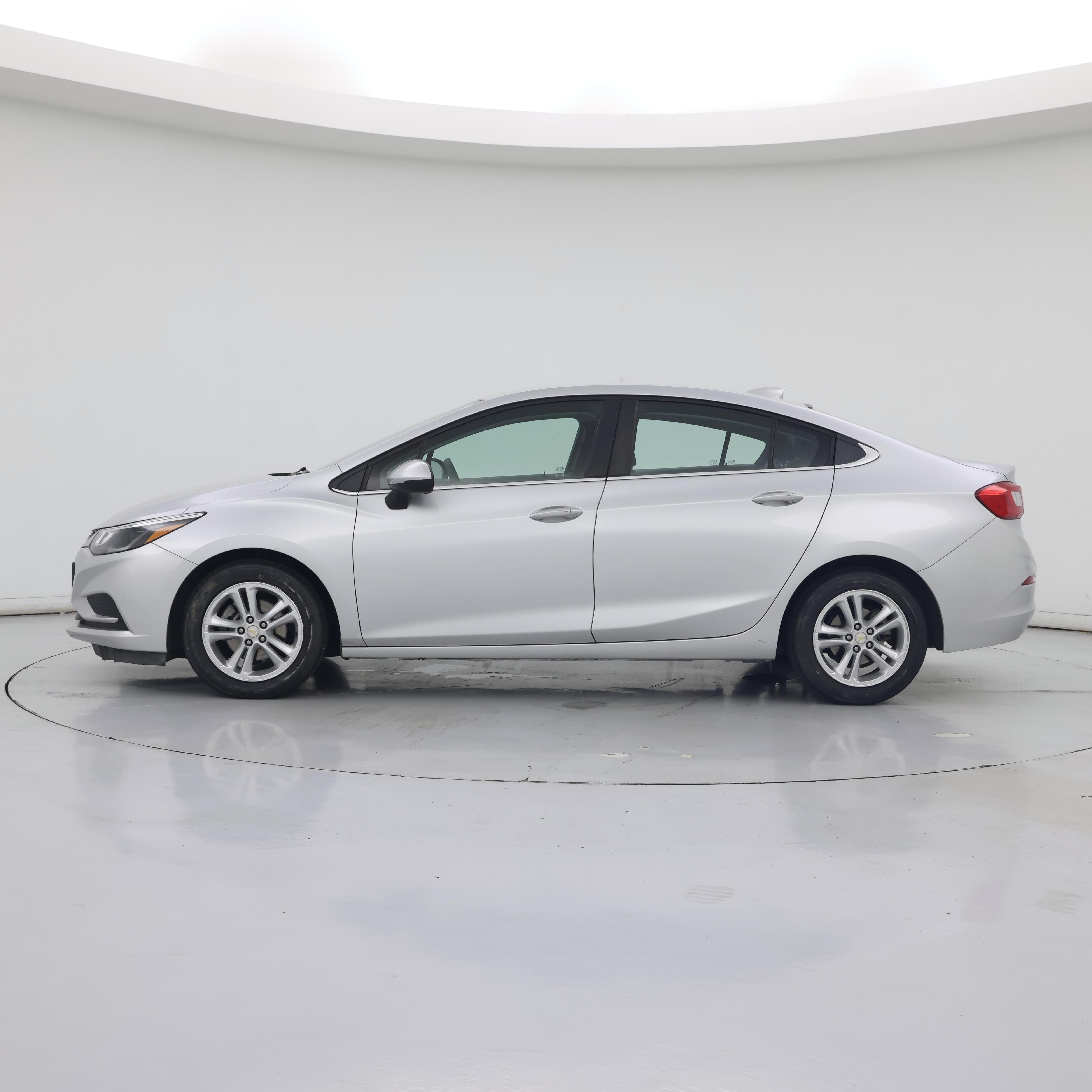 Thumbnail: 2018 Chevrolet Cruze - 3