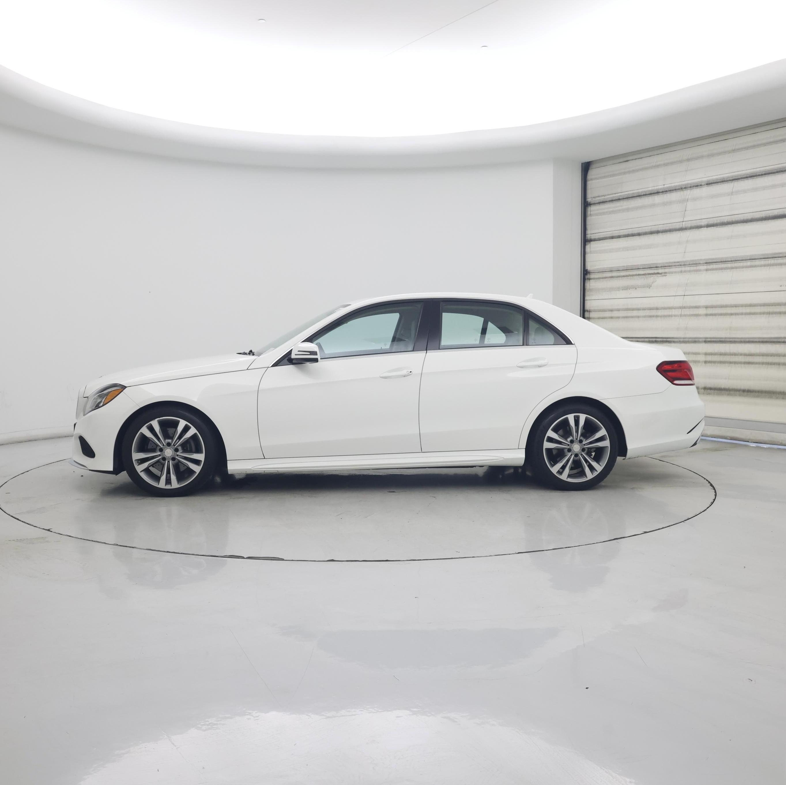 Thumbnail: 2016 Mercedes-Benz E-Class - 3