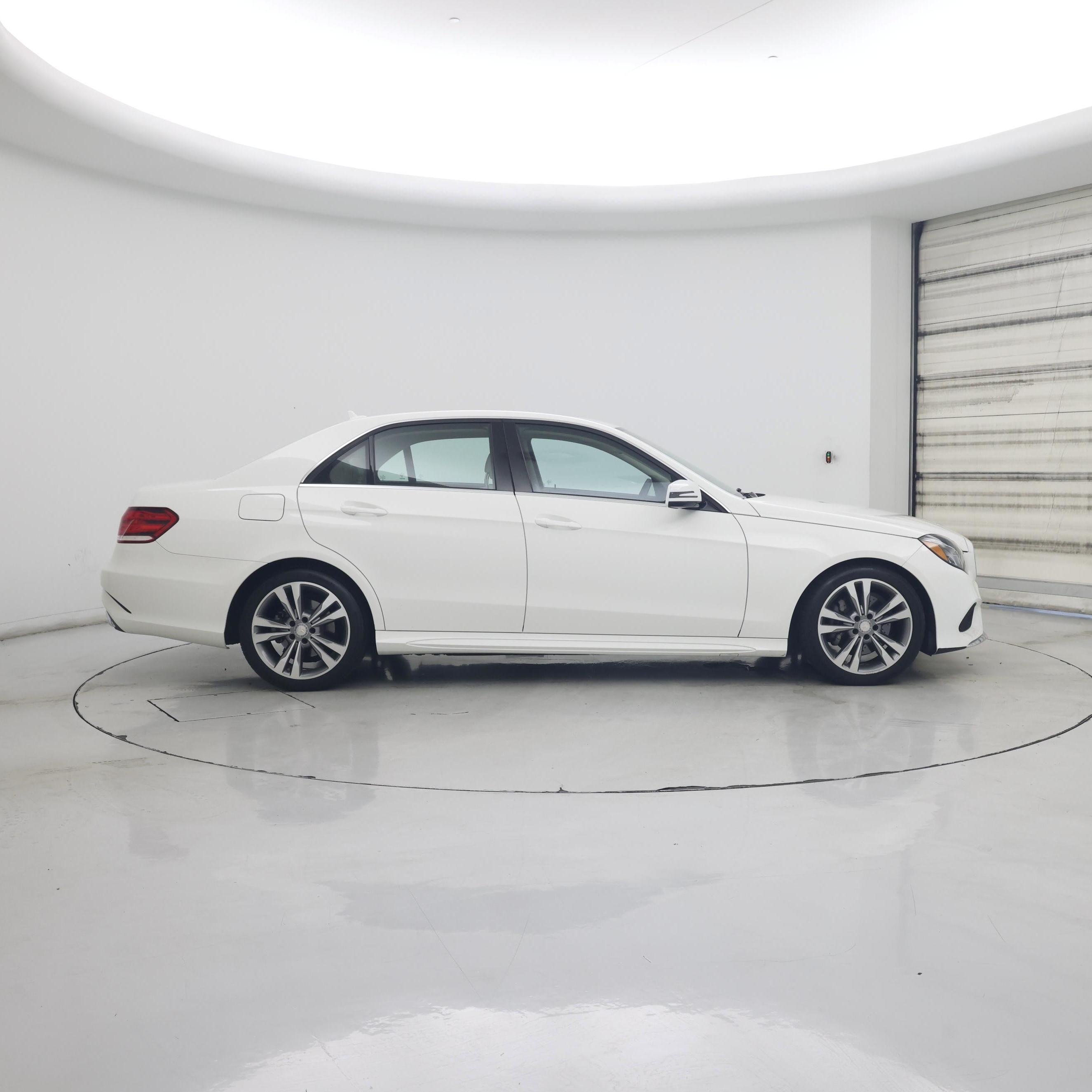 Thumbnail: 2016 Mercedes-Benz E-Class - 7