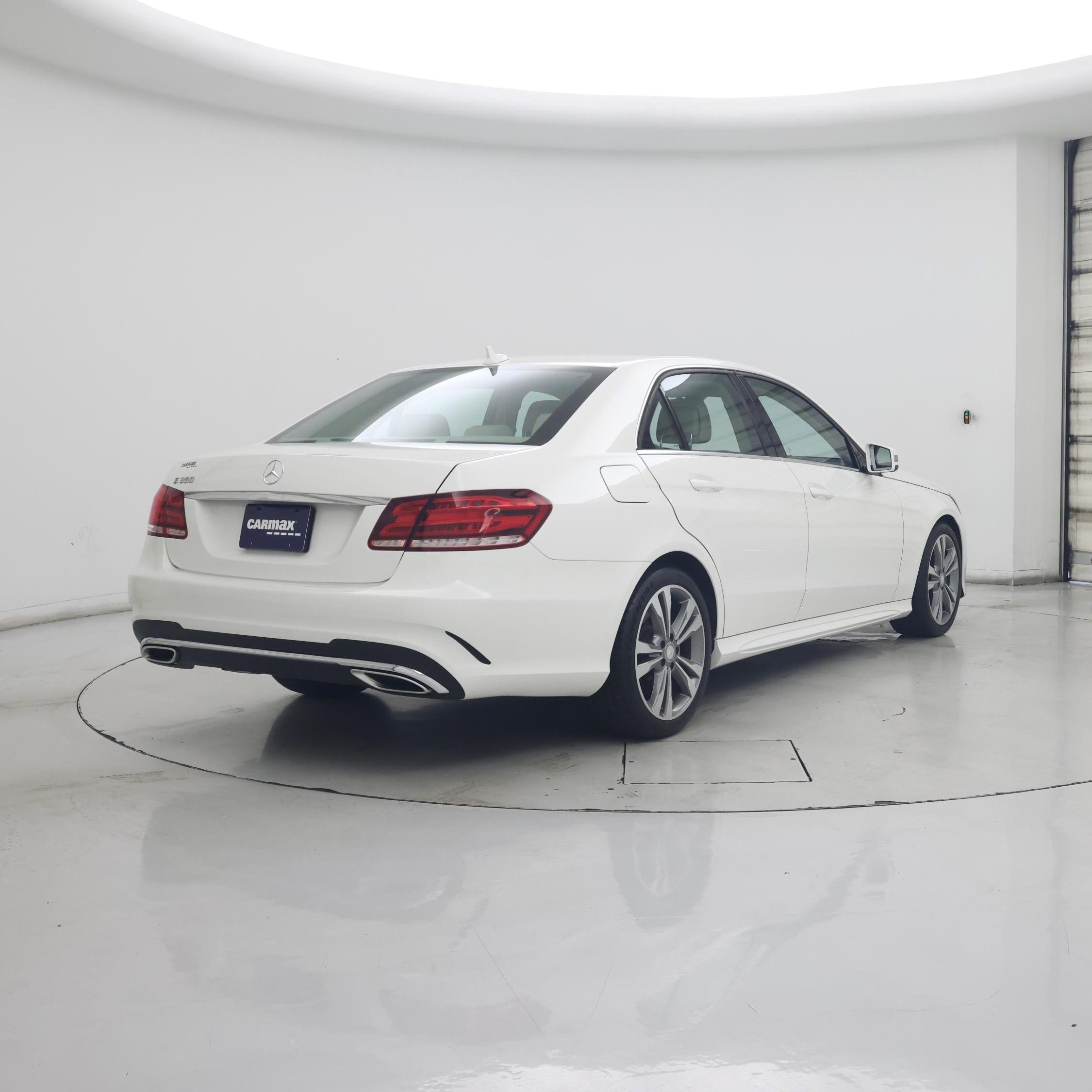 Thumbnail: 2016 Mercedes-Benz E-Class - 8