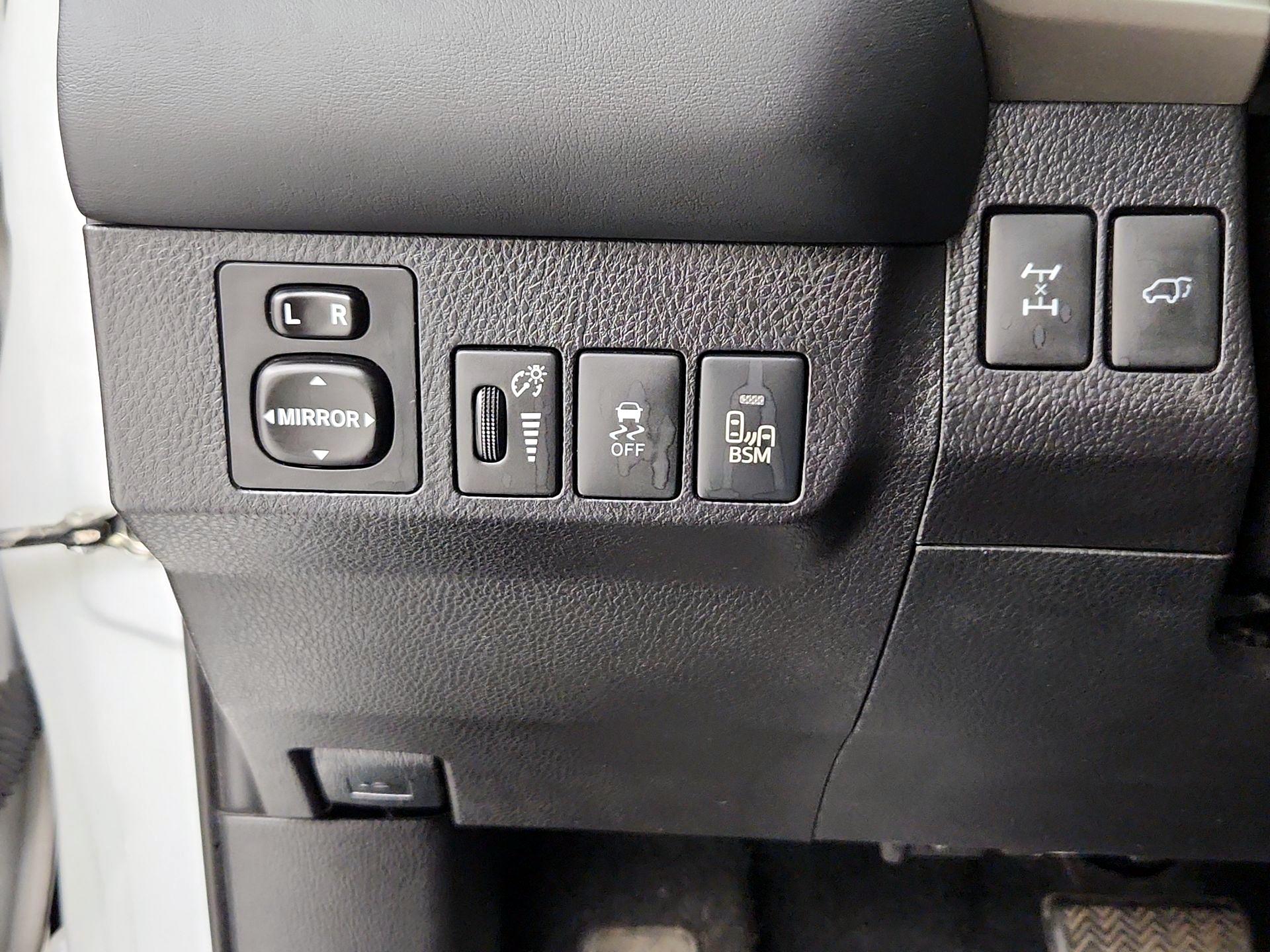 Thumbnail: 2014 Toyota RAV4 - 13
