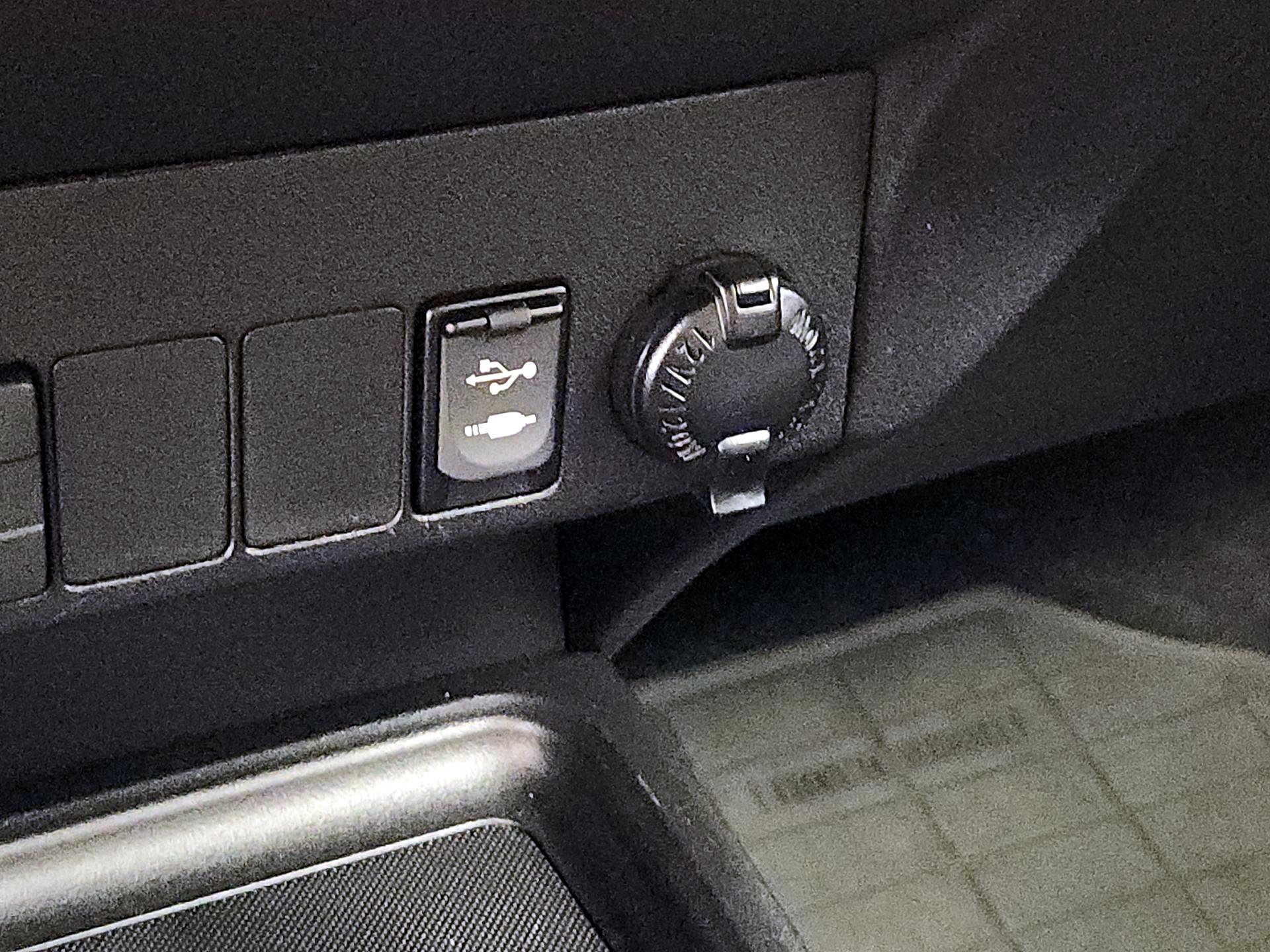 Thumbnail: 2014 Toyota RAV4 - 19