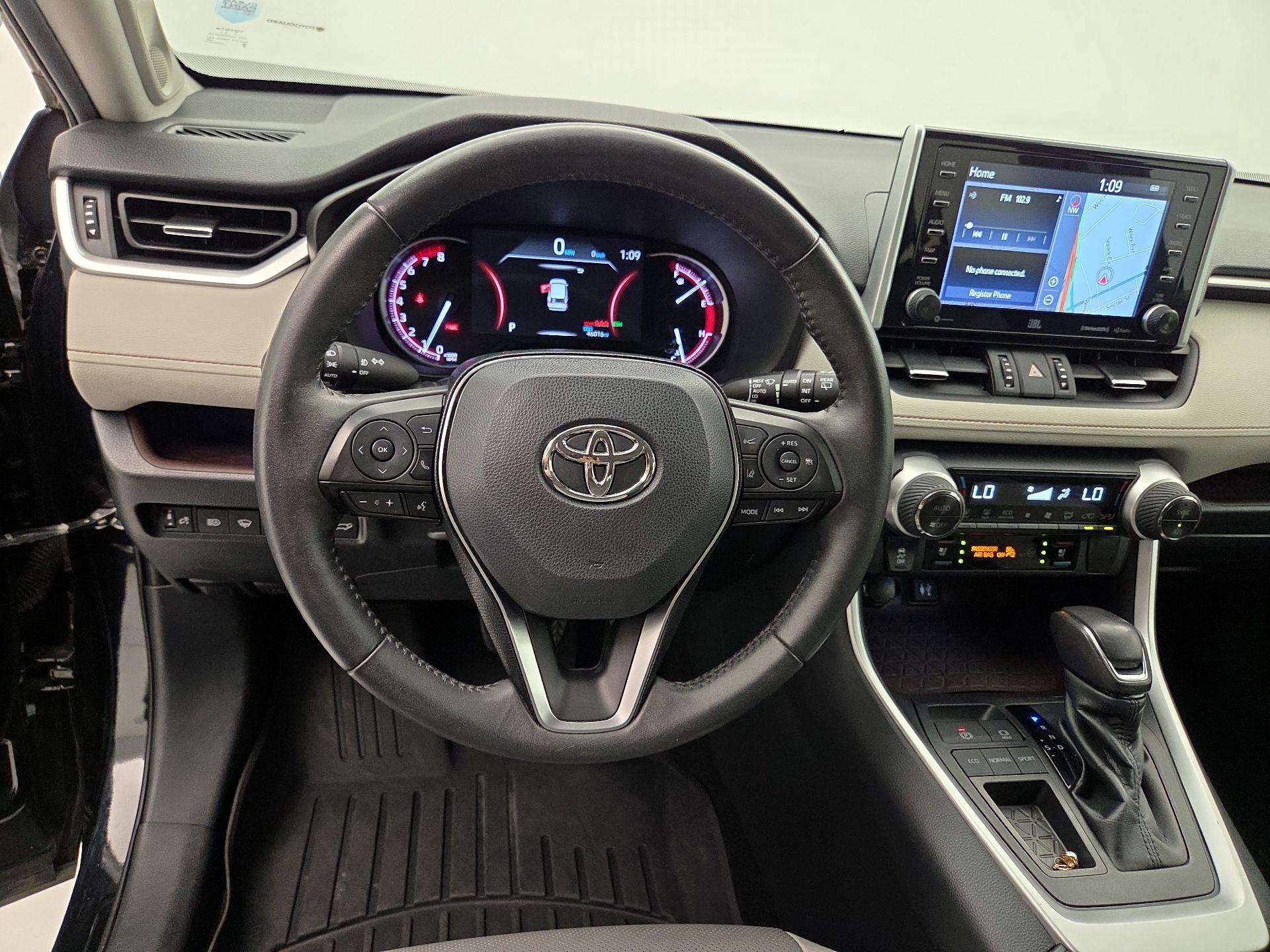 Thumbnail: 2019 Toyota RAV4 - 10