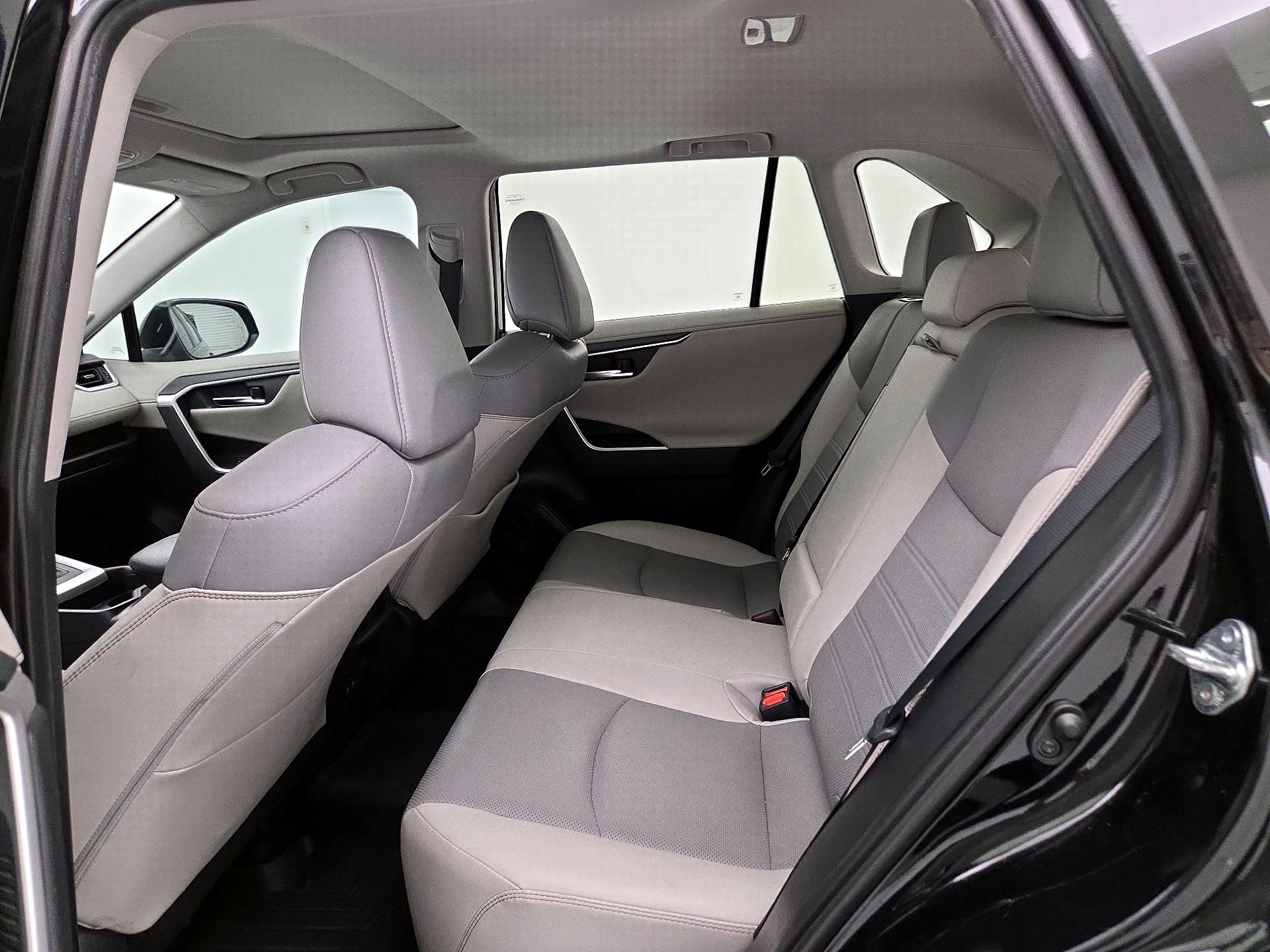 Thumbnail: 2019 Toyota RAV4 - 20