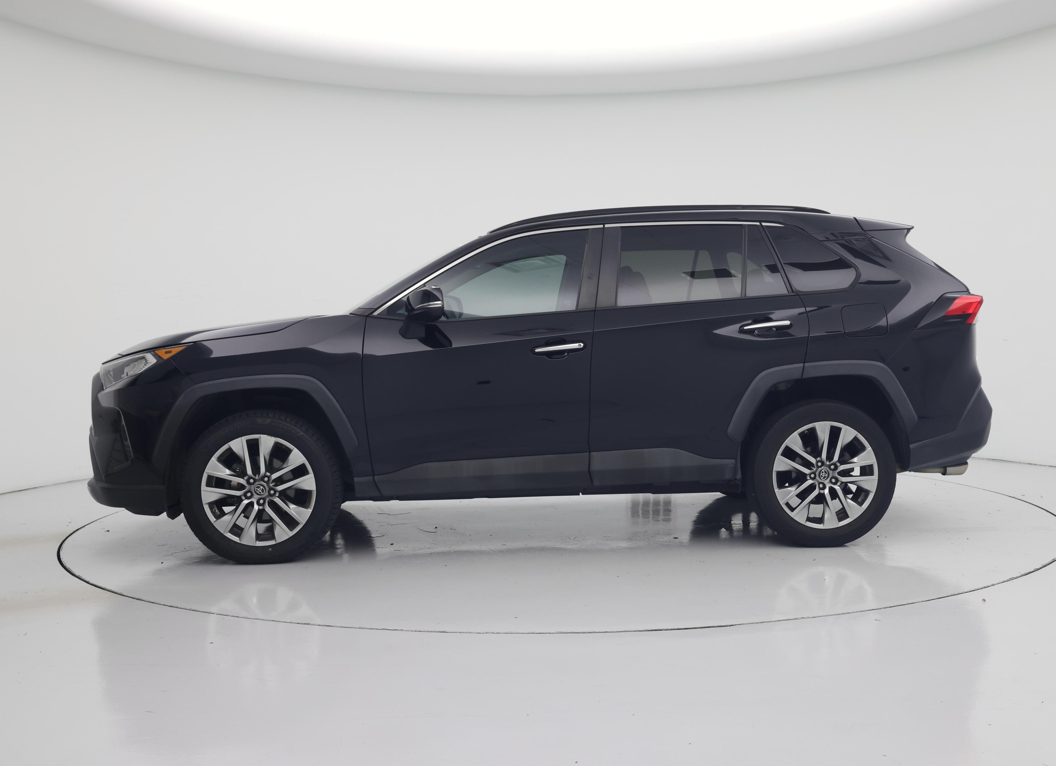 Thumbnail: 2019 Toyota RAV4 - 3