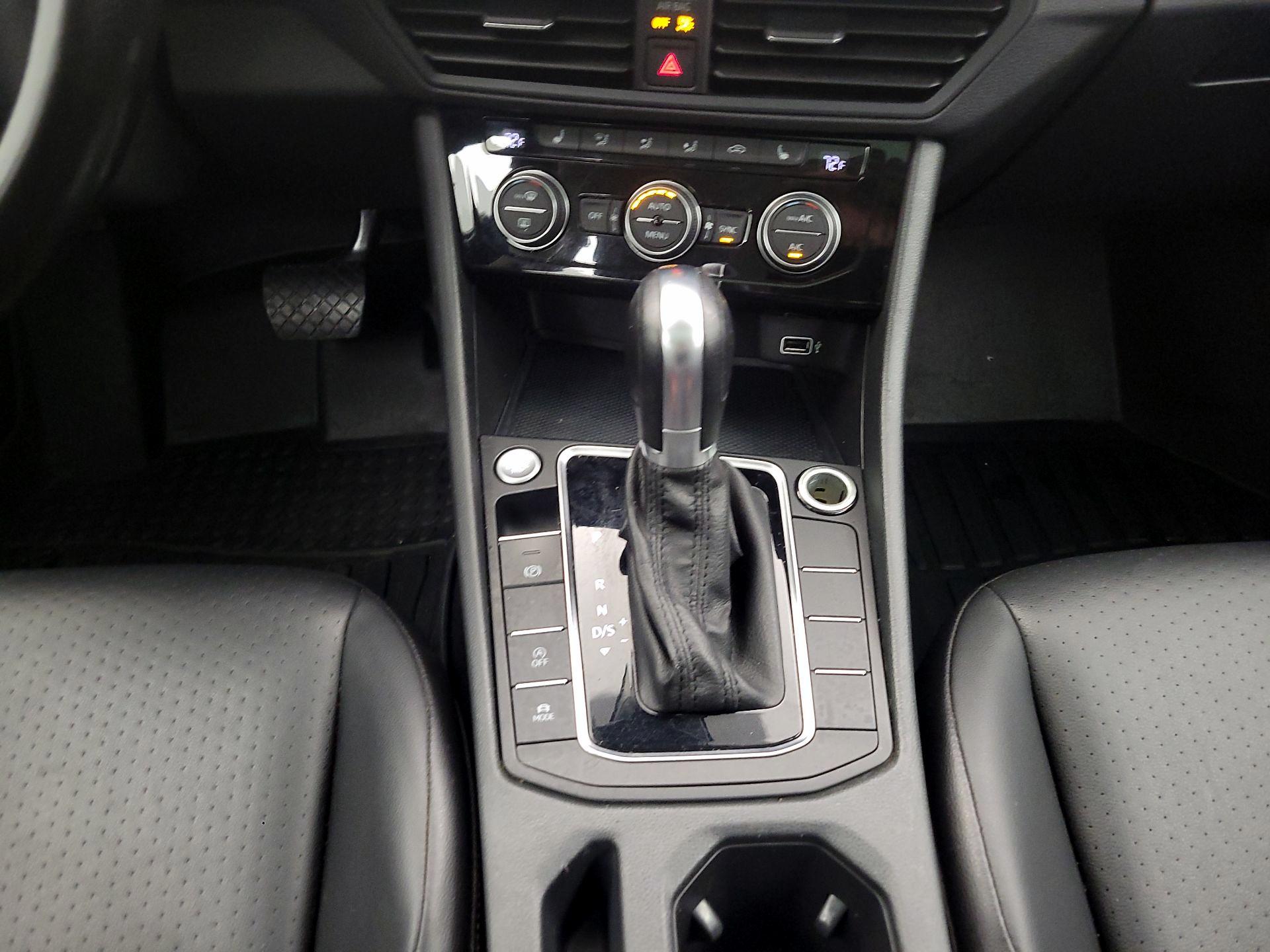Thumbnail: 2019 Volkswagen Jetta - 16