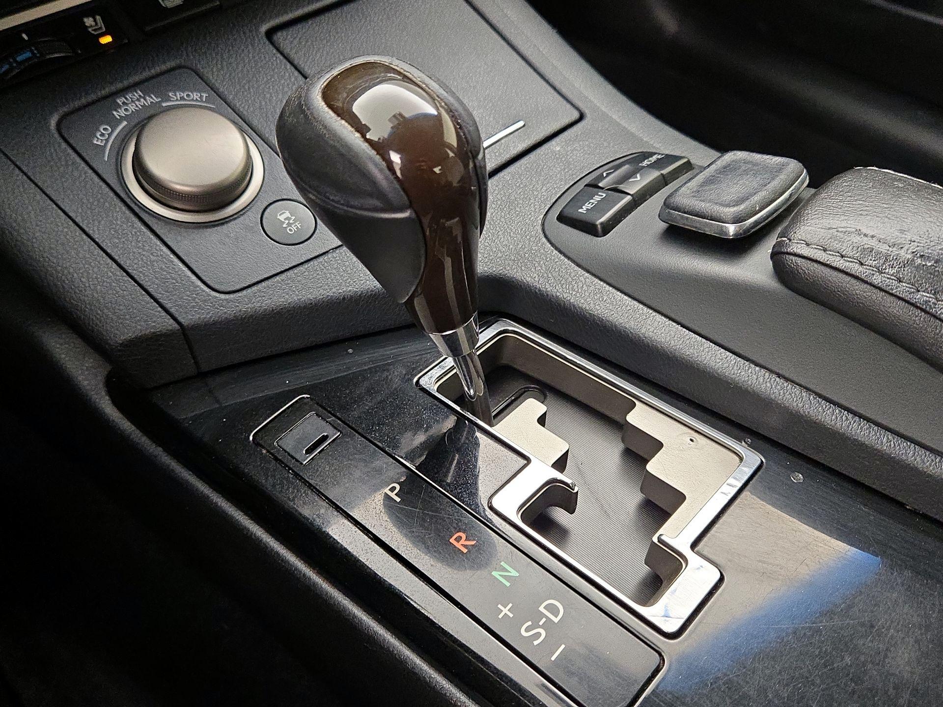 Thumbnail: 2015 Lexus ES - 18