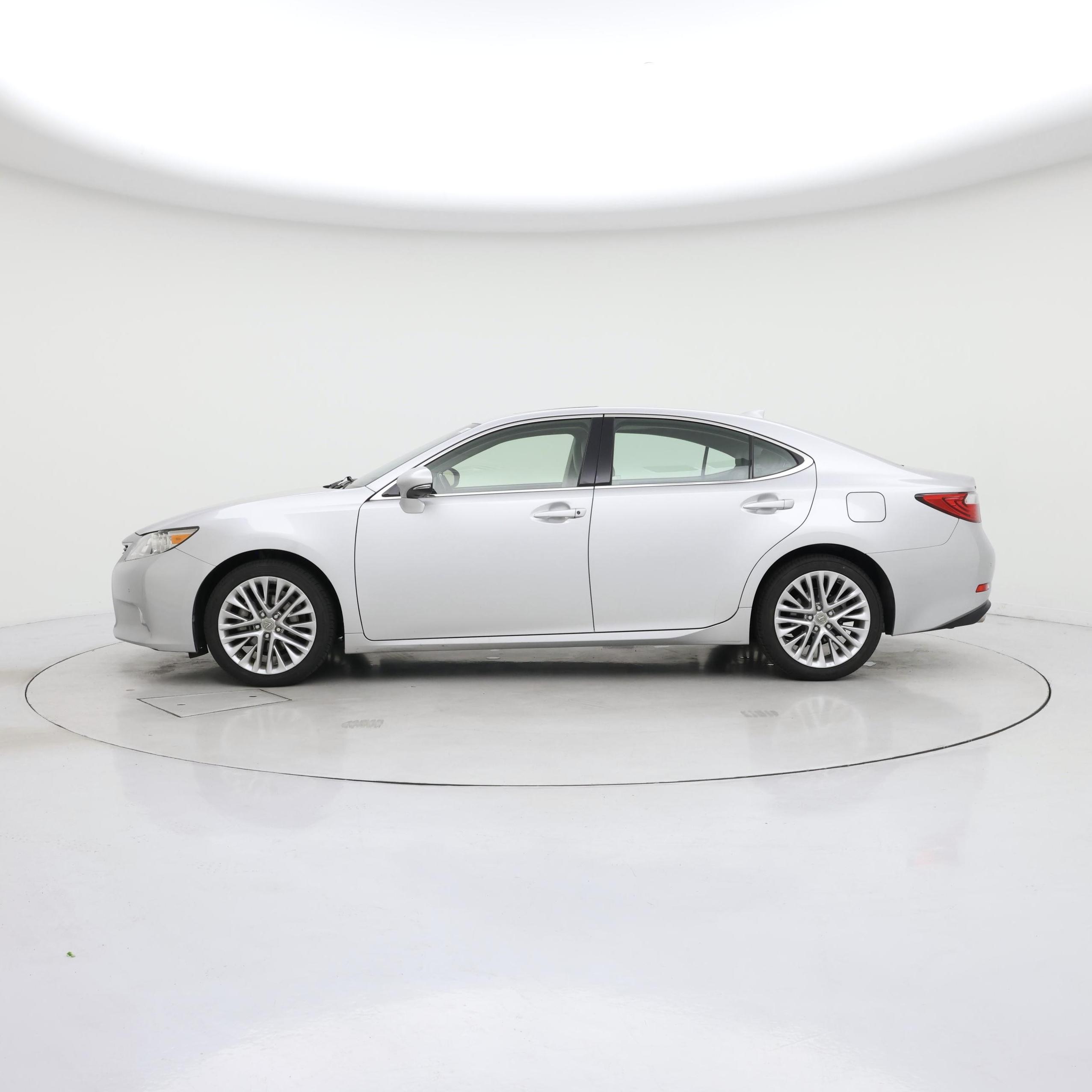 Thumbnail: 2015 Lexus ES - 3