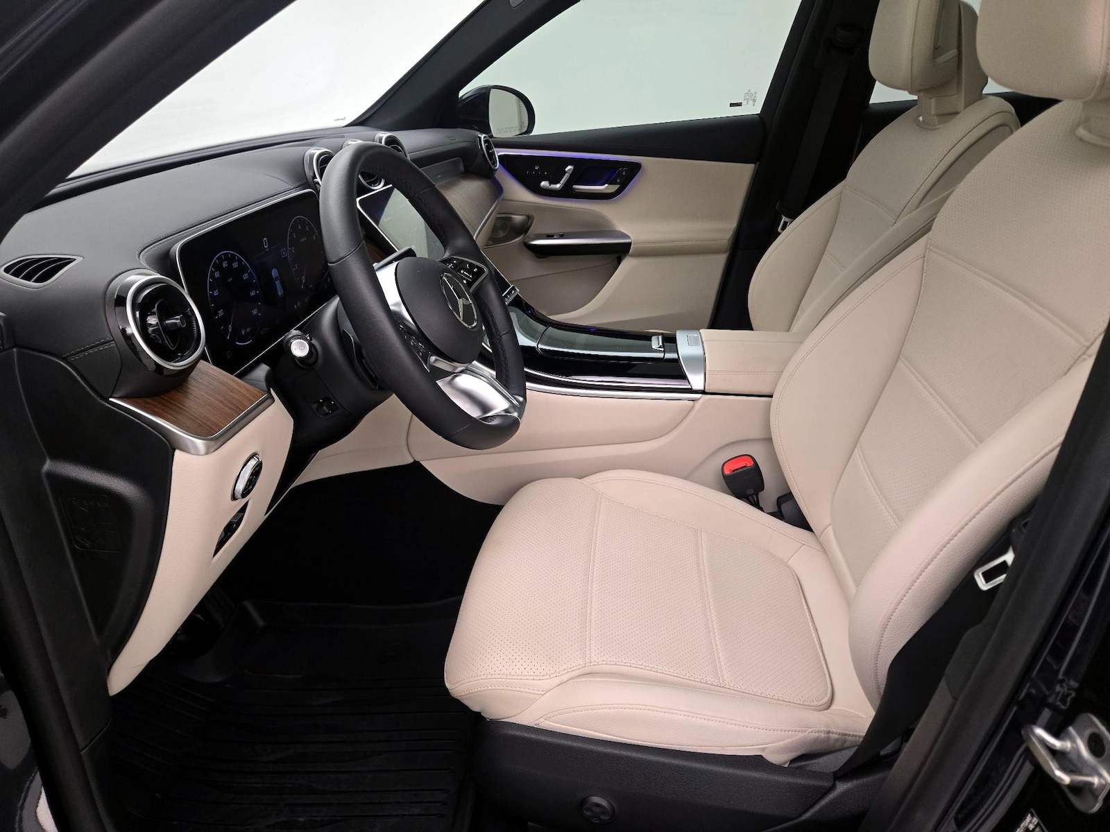 2024 Mercedes-Benz GLC GLC 300 - Photo 12