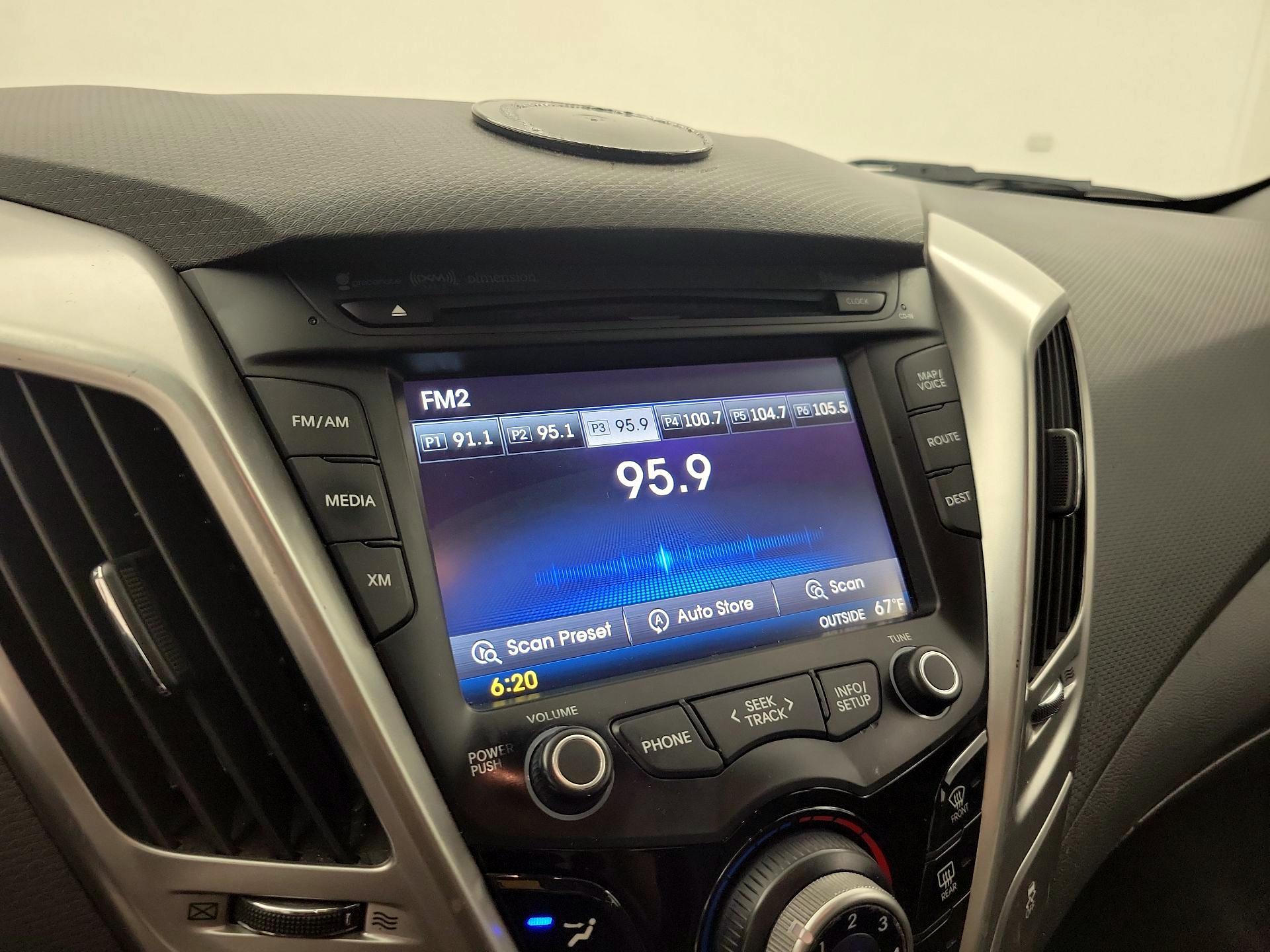 Thumbnail: 2014 Hyundai Veloster - 16