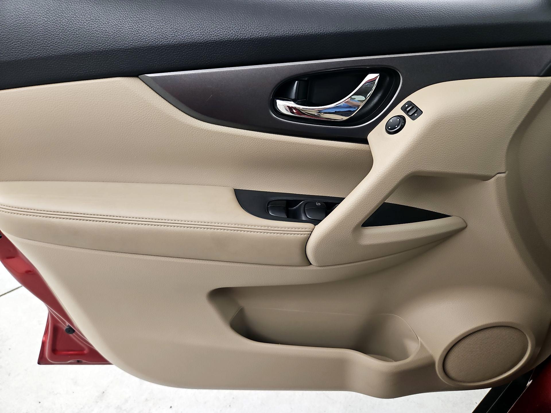 Thumbnail: 2016 Nissan Rogue - 12