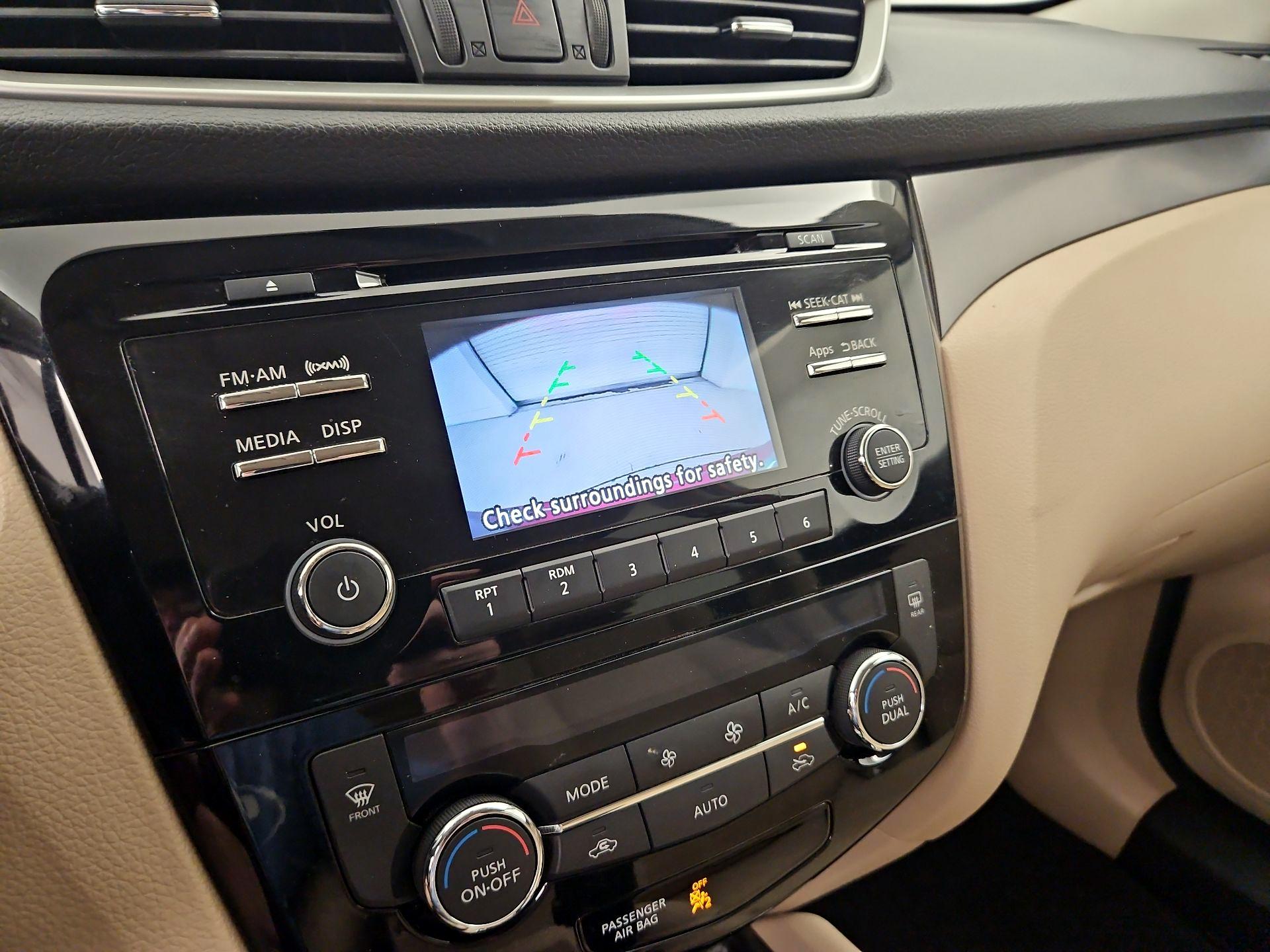Thumbnail: 2016 Nissan Rogue - 14