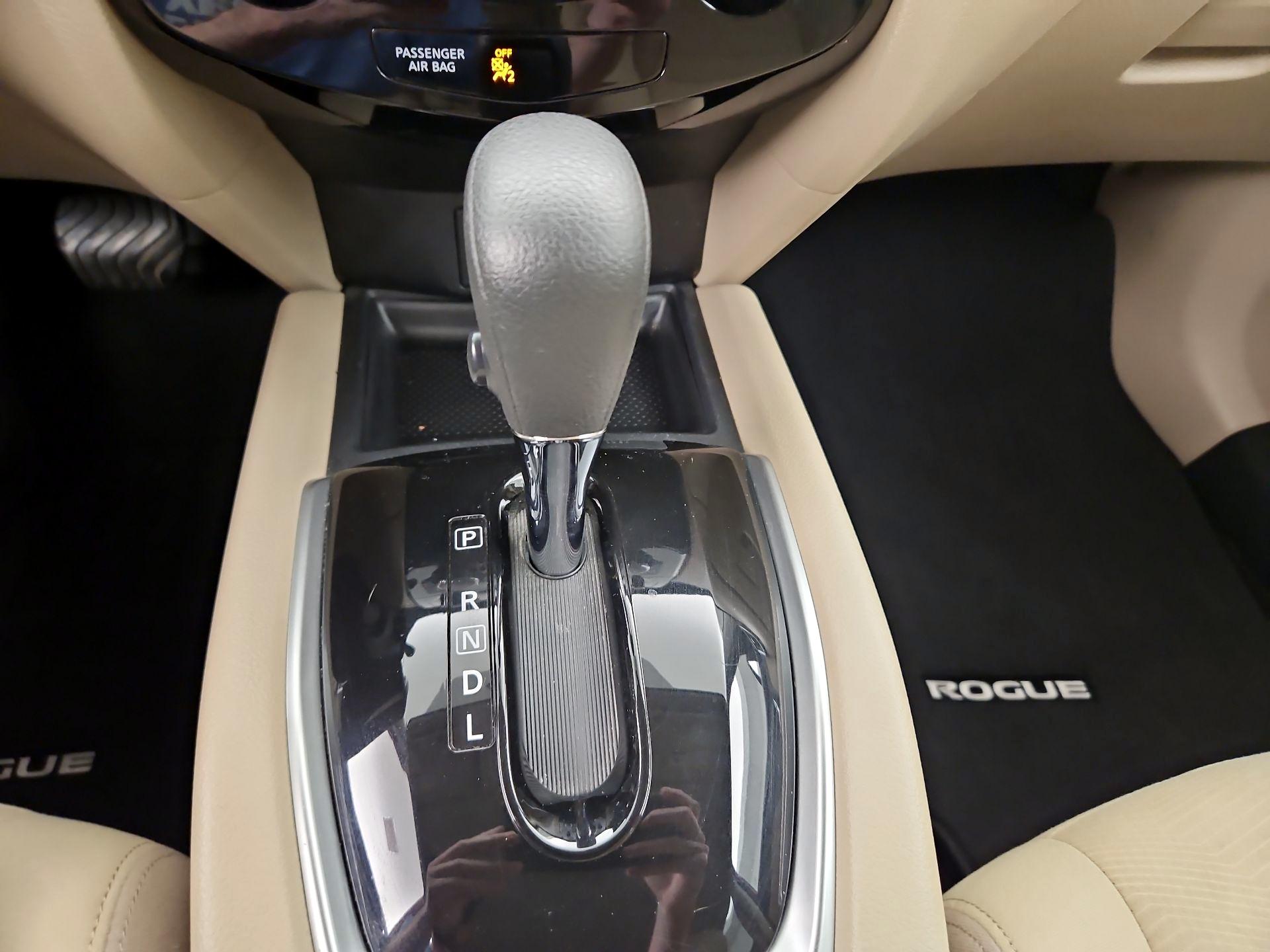Thumbnail: 2016 Nissan Rogue - 17