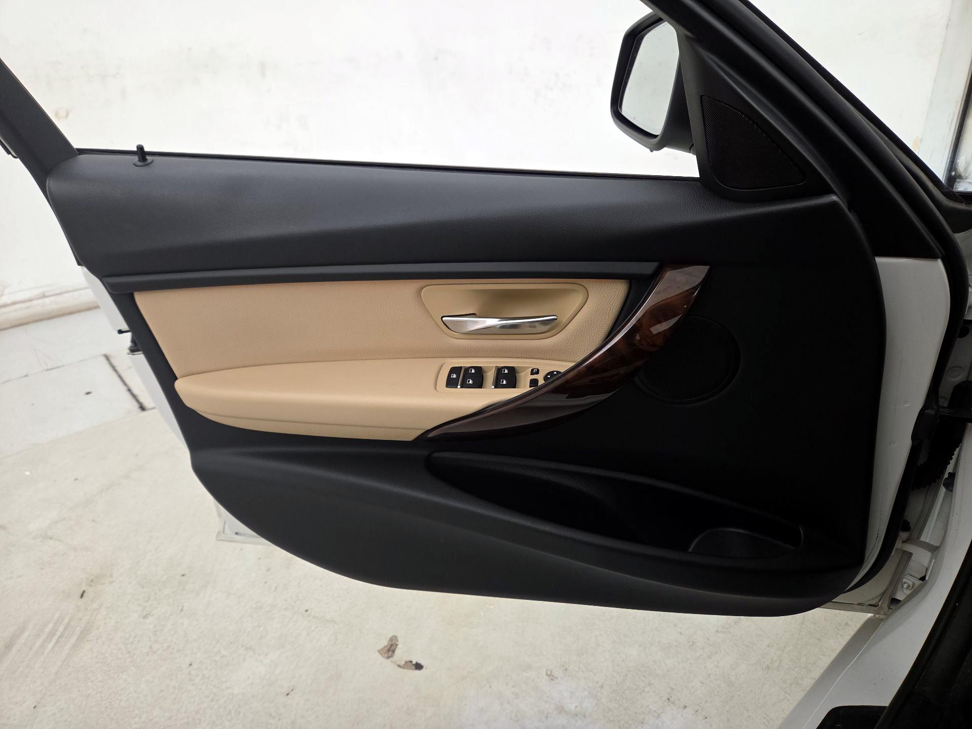 Thumbnail: 2018 BMW 3 Series - 12