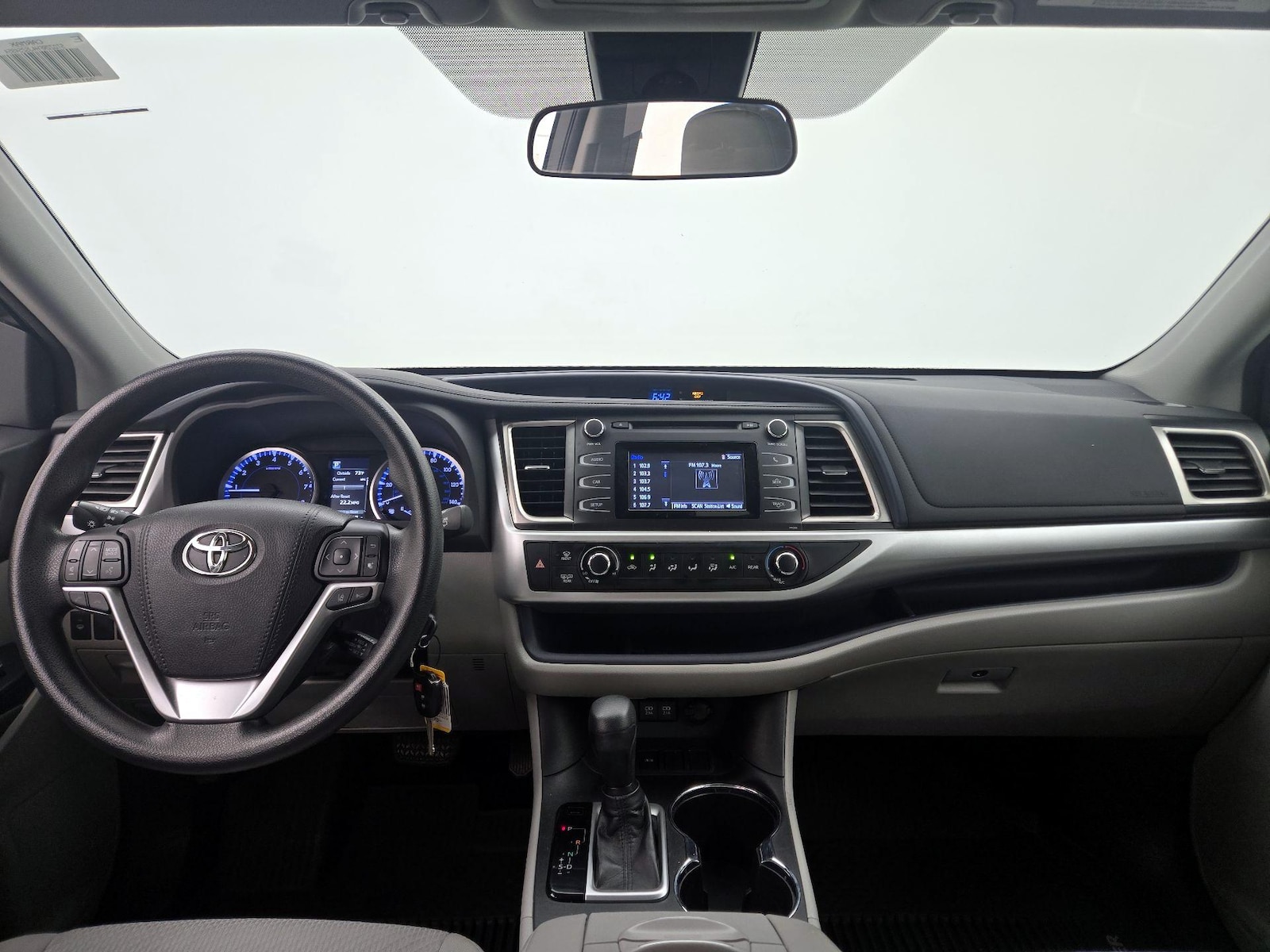 2018 Toyota Highlander LE Plus - Photo 10