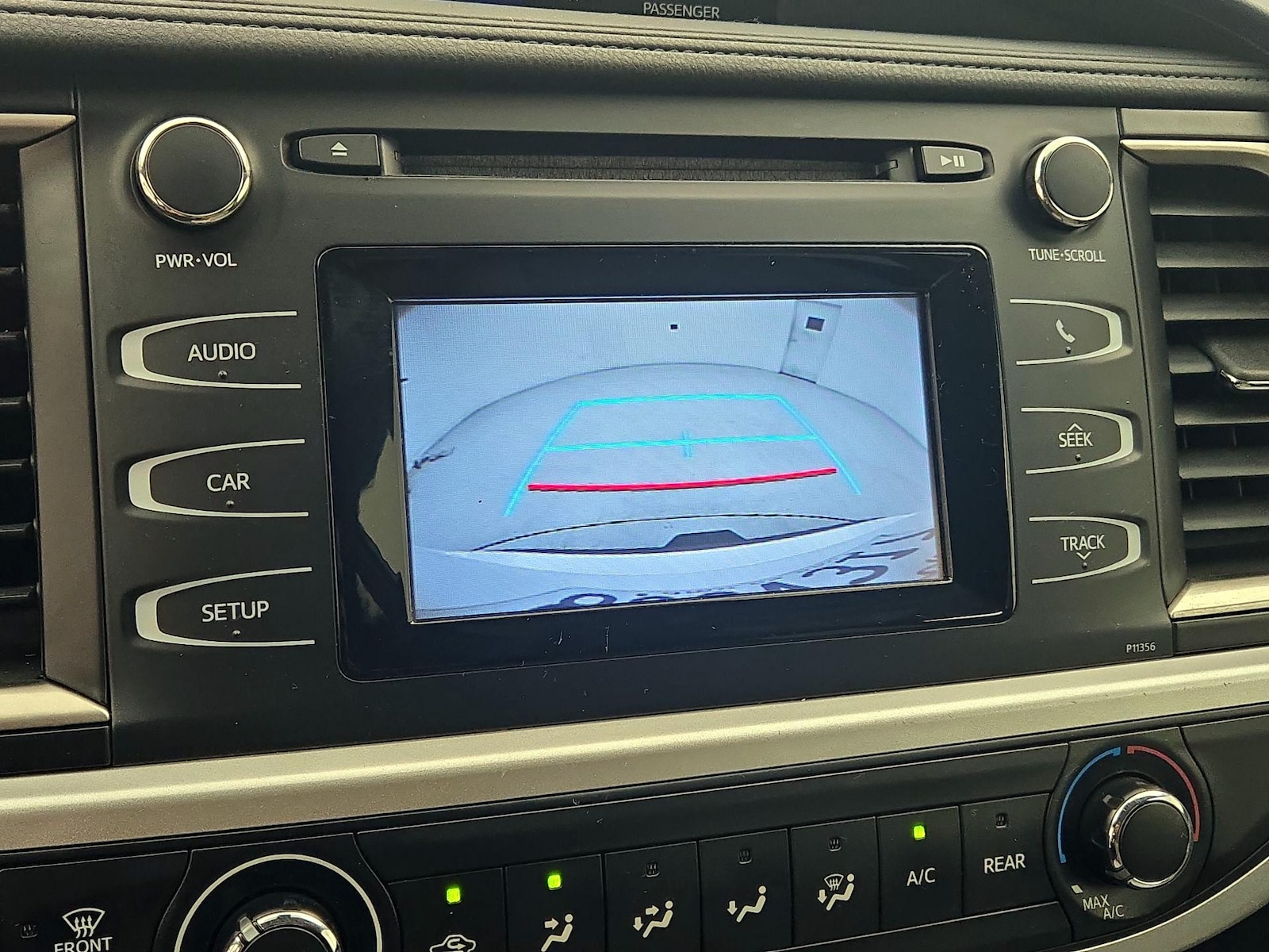 2018 Toyota Highlander LE Plus - Photo 15