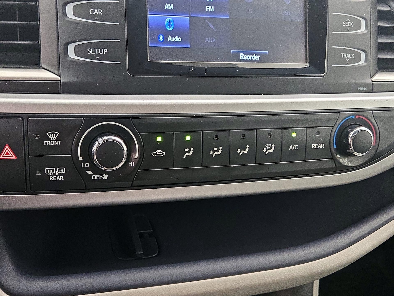 2018 Toyota Highlander LE Plus - Photo 17