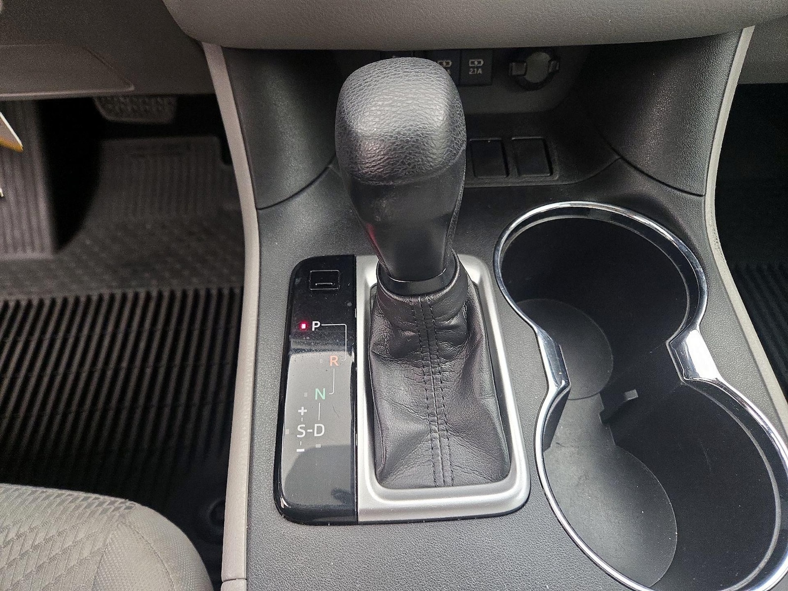 2018 Toyota Highlander LE Plus - Photo 18
