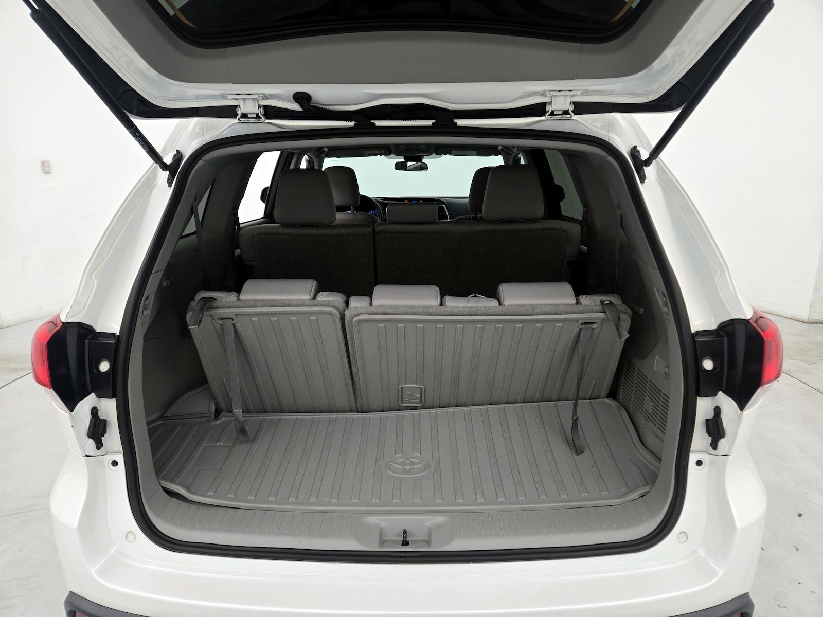 2018 Toyota Highlander LE Plus - Photo 22