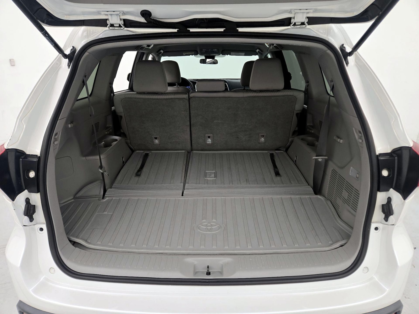 2018 Toyota Highlander LE Plus - Photo 23