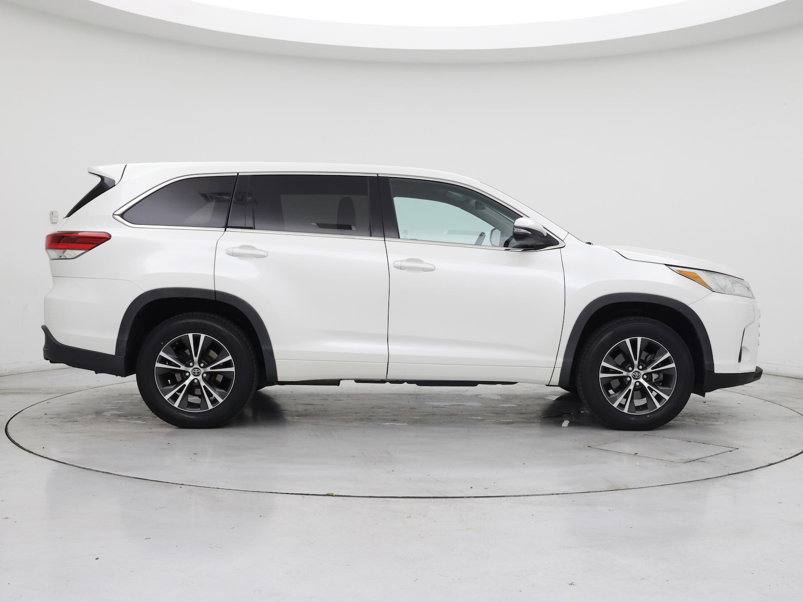 2018 Toyota Highlander LE Plus - Photo 8