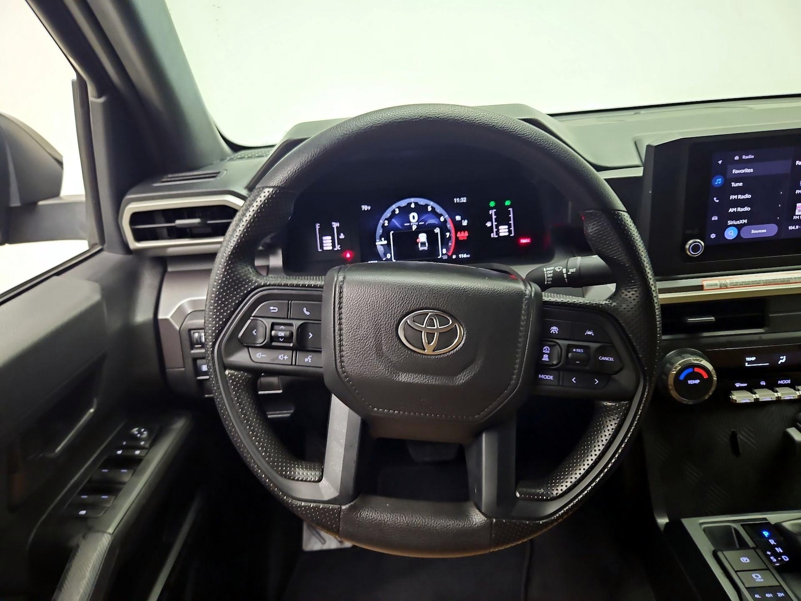 2025 Toyota Tacoma SR5 - Photo 11