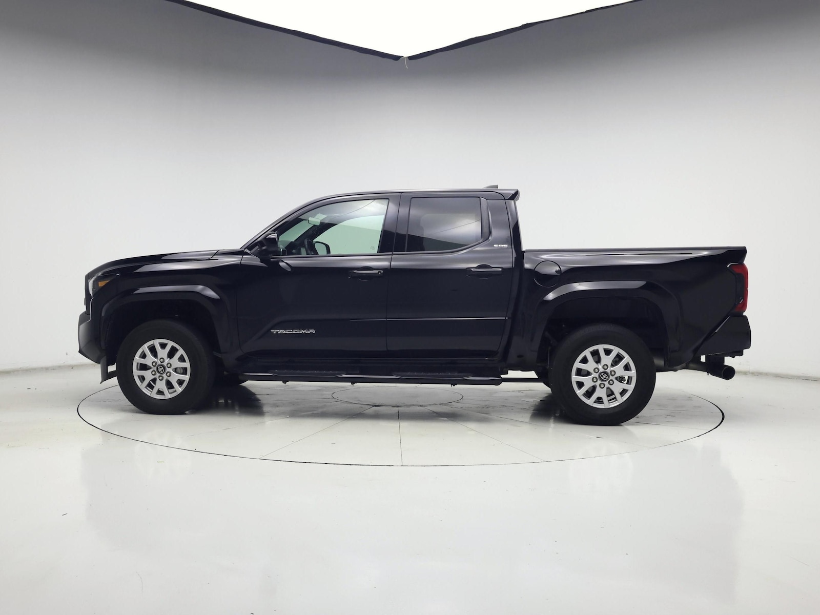 2025 Toyota Tacoma SR5 - Photo 4