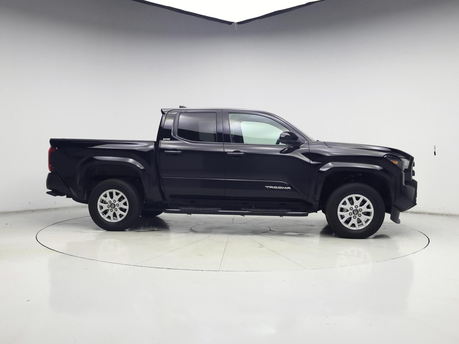 2025 Toyota Tacoma SR5 - Photo 8