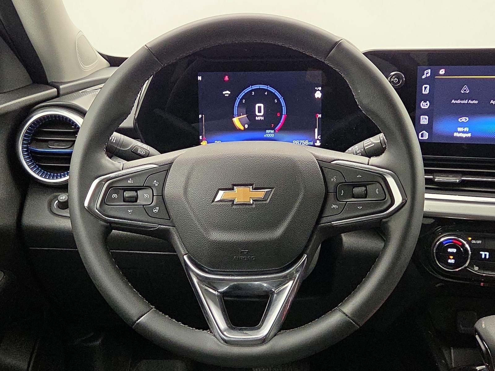 2025 Chevrolet Trax LT - Photo 11
