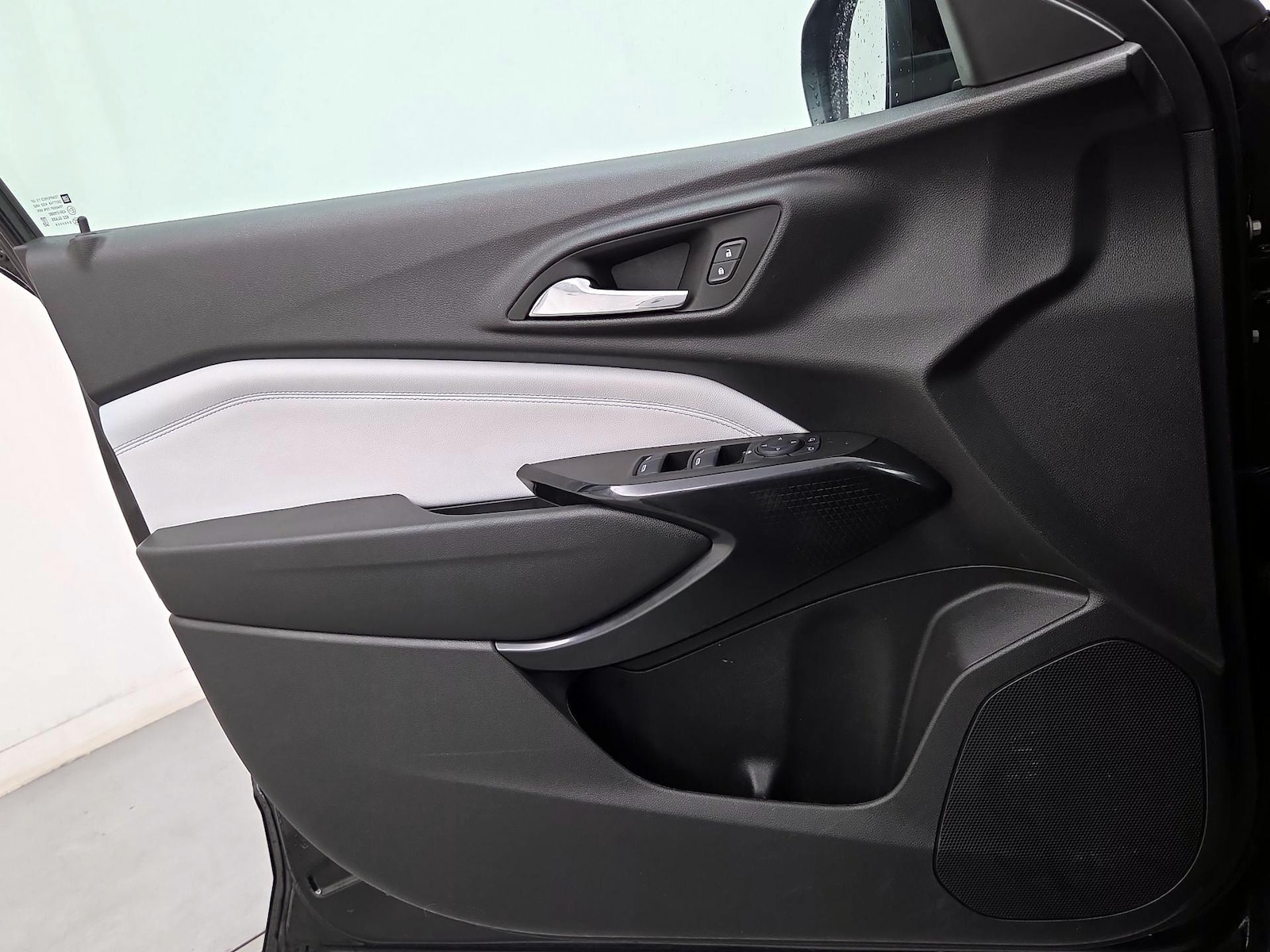 2025 Chevrolet Trax LT - Photo 13