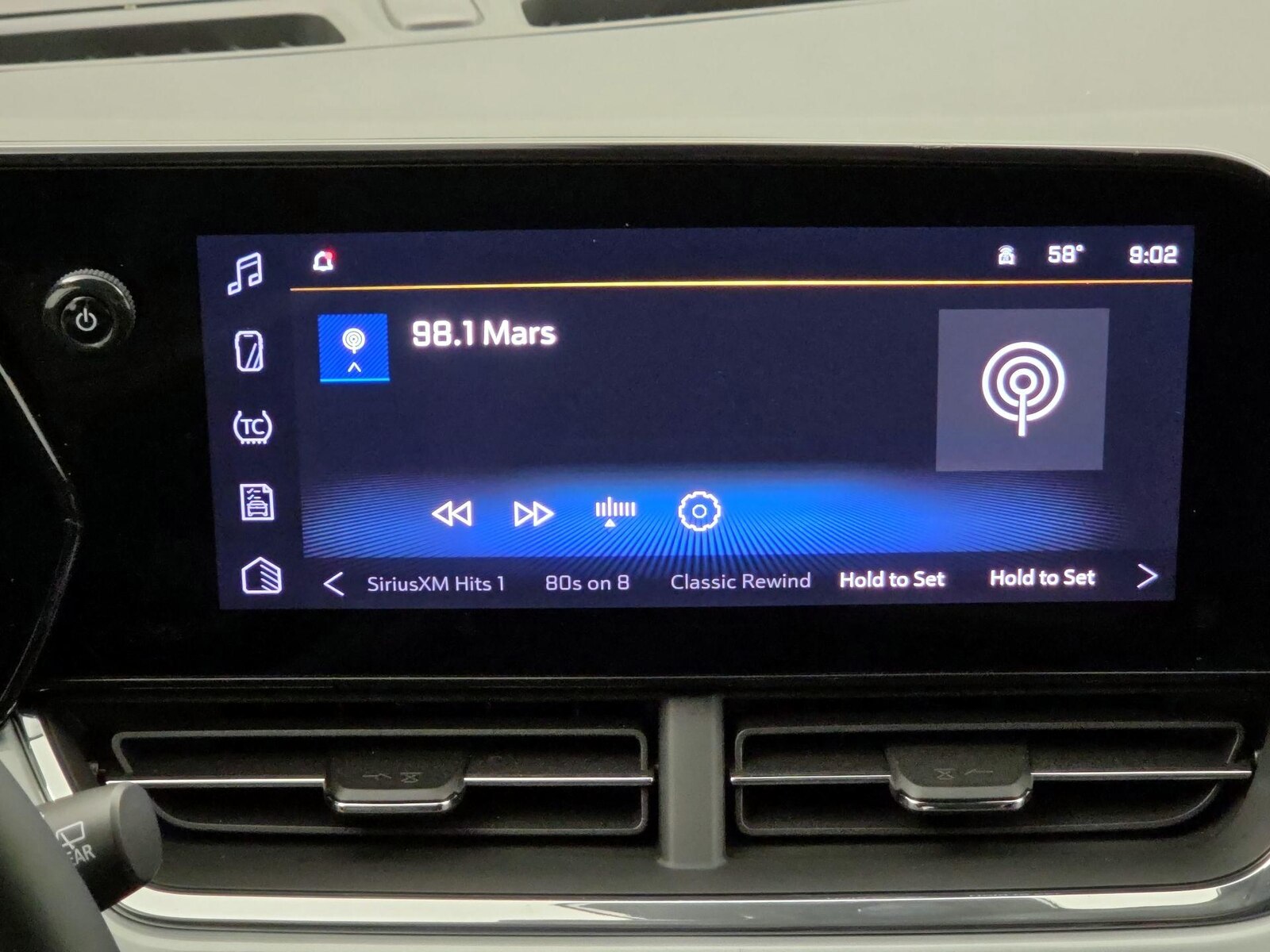 2025 Chevrolet Trax LT - Photo 16