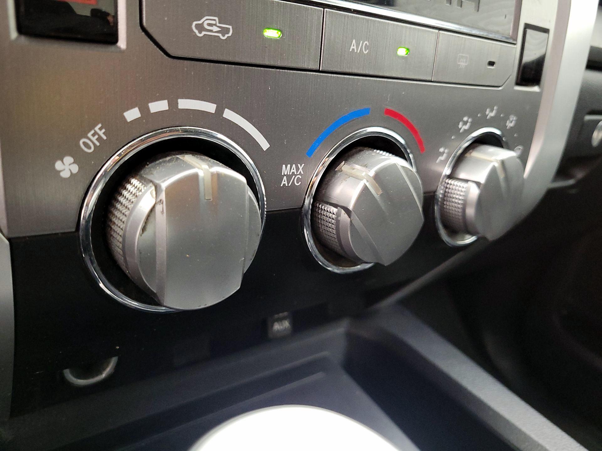 Thumbnail: 2015 Toyota Tundra - 16
