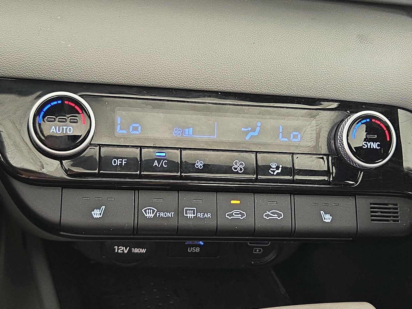2021 Hyundai Elantra SEL - Photo 17