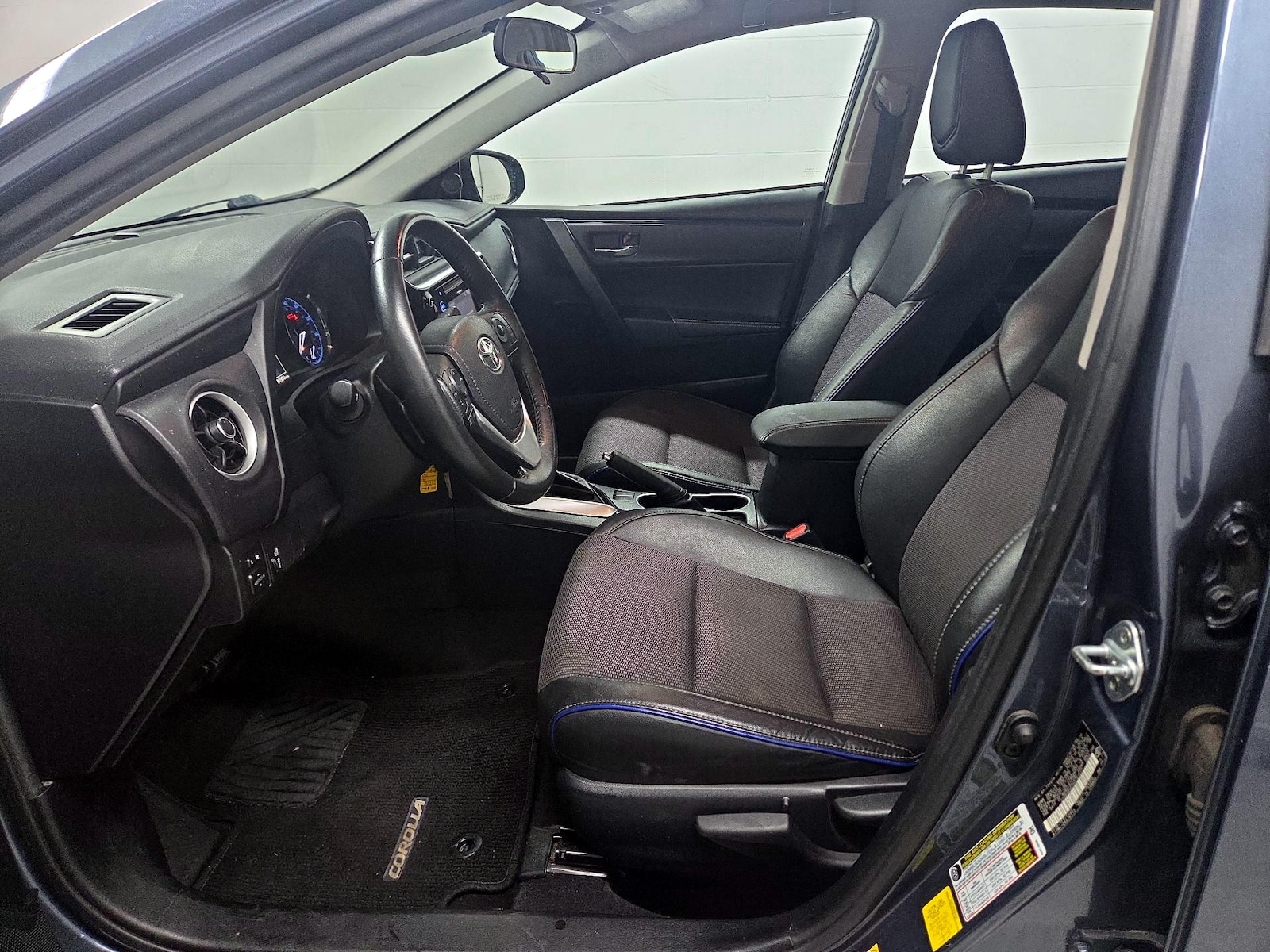 2017 Toyota Corolla SE - Photo 10