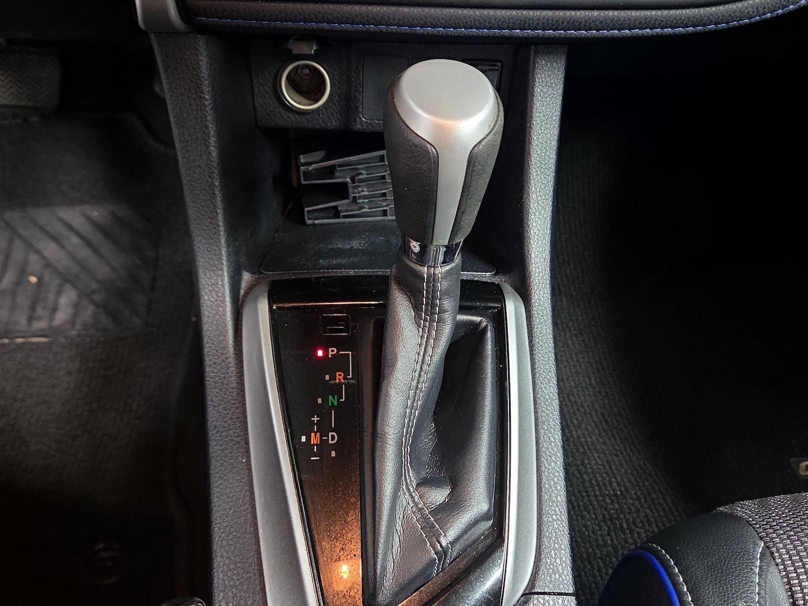 2017 Toyota Corolla SE - Photo 14