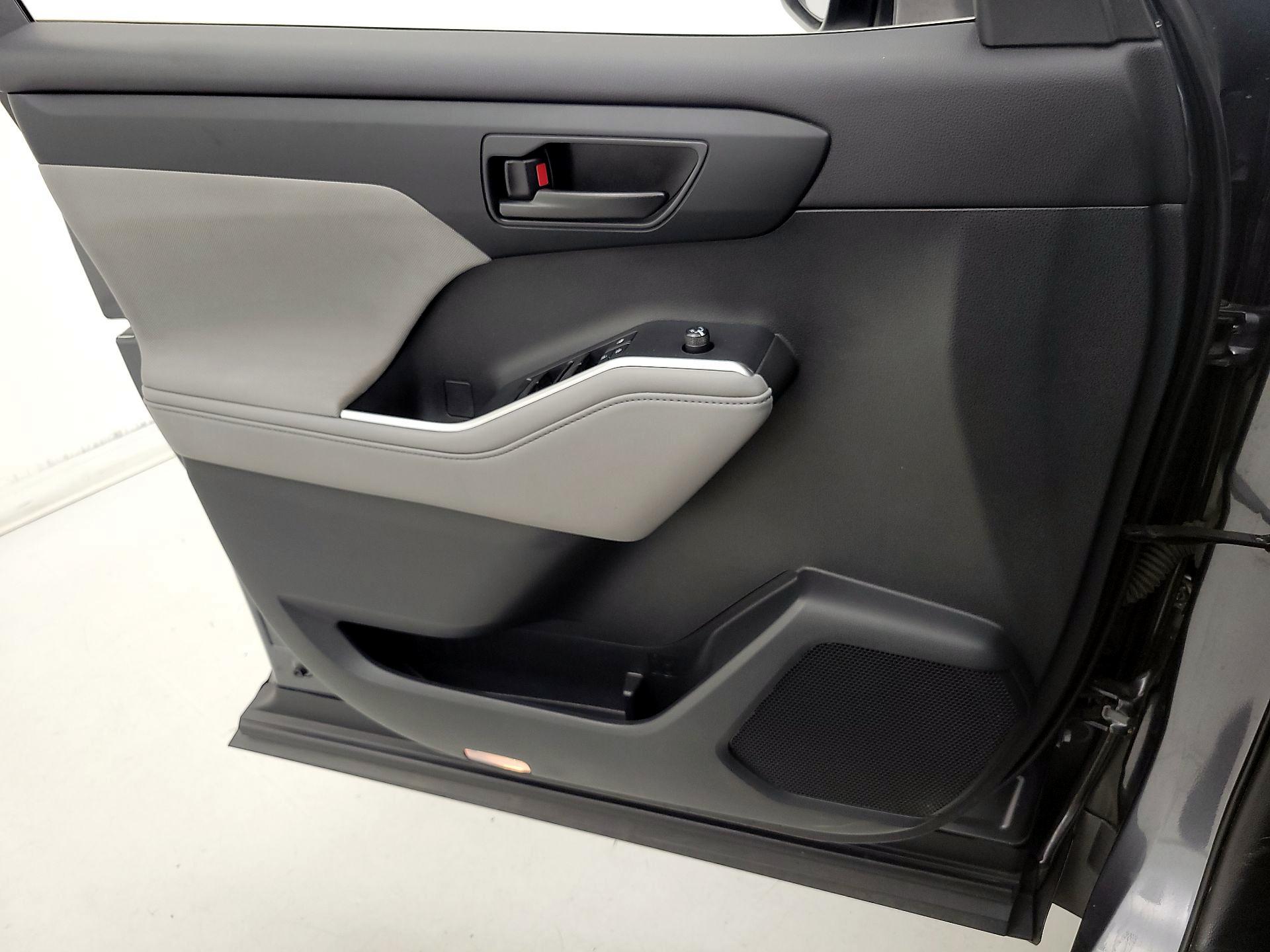 Thumbnail: 2020 Toyota Highlander - 12