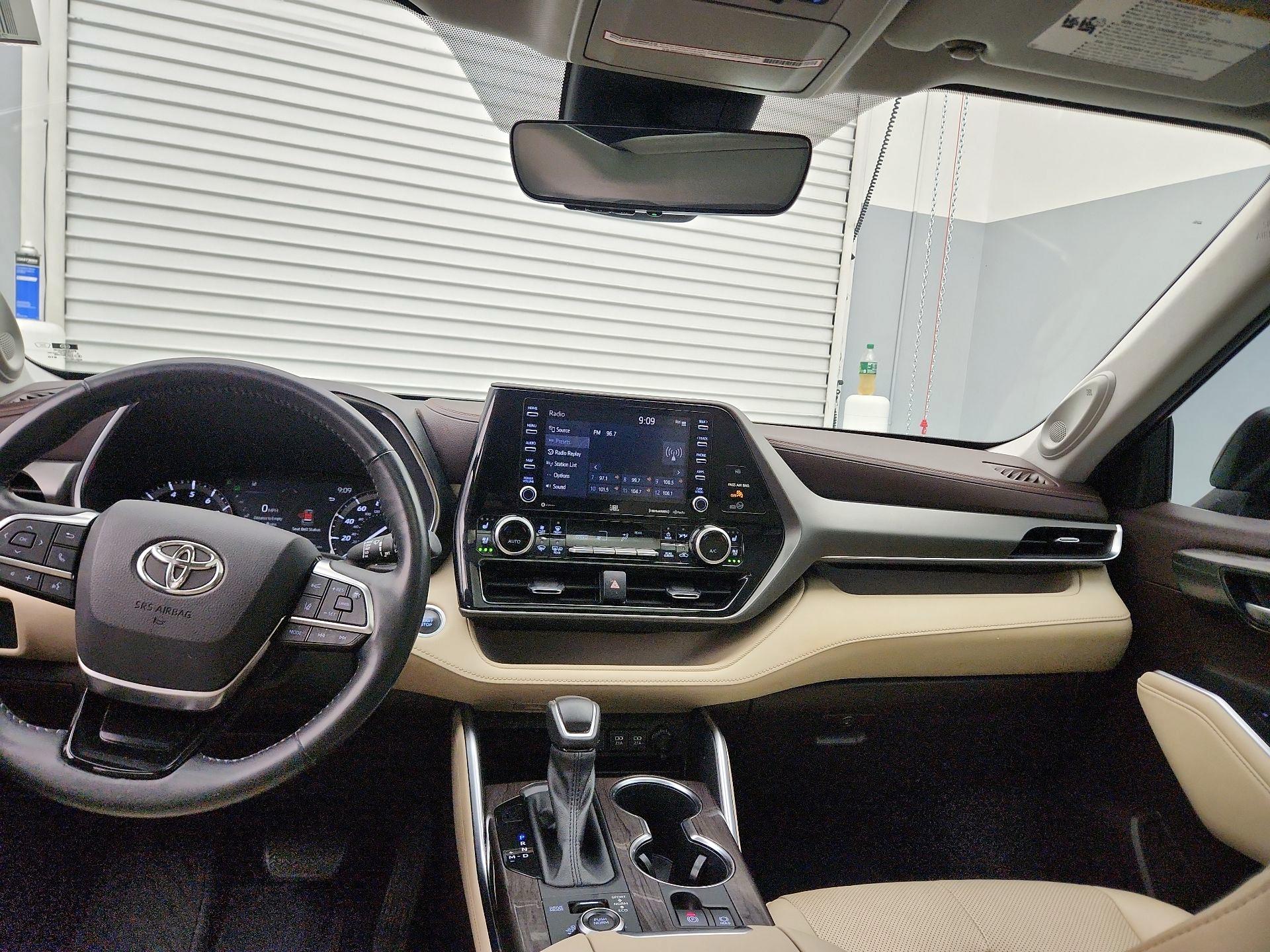 Thumbnail: 2021 Toyota Highlander - 9