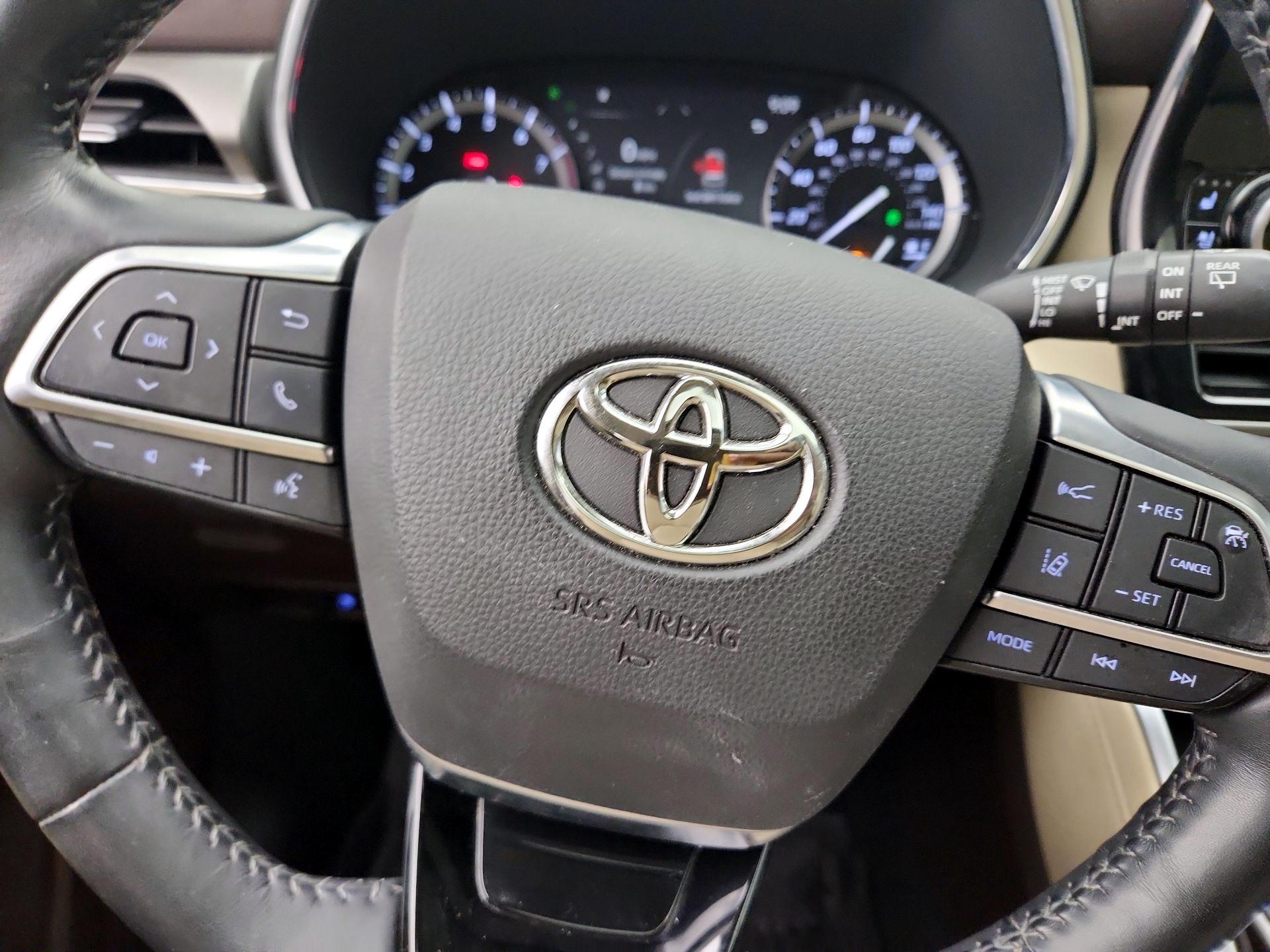 Thumbnail: 2021 Toyota Highlander - 10