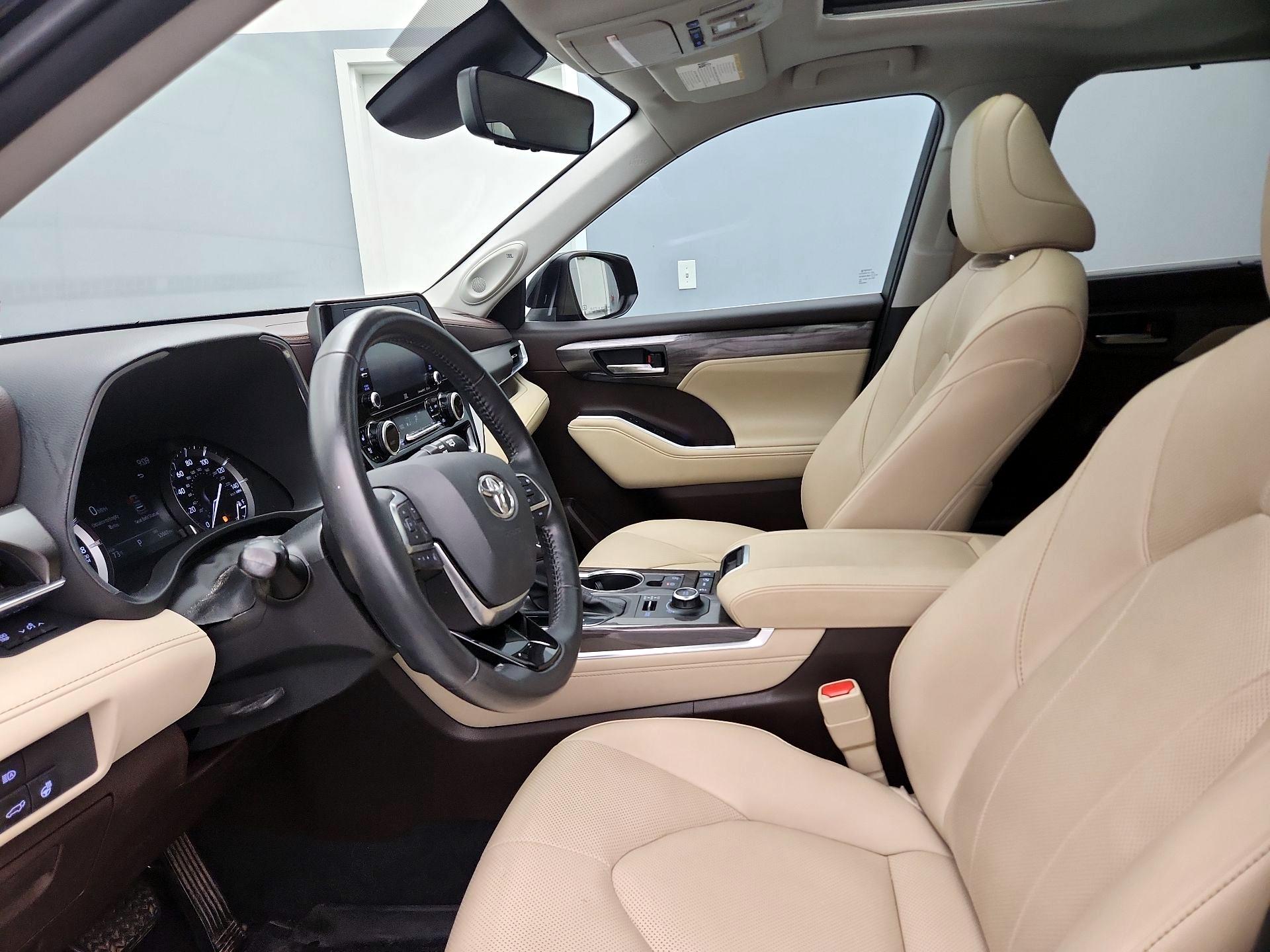 Thumbnail: 2021 Toyota Highlander - 11