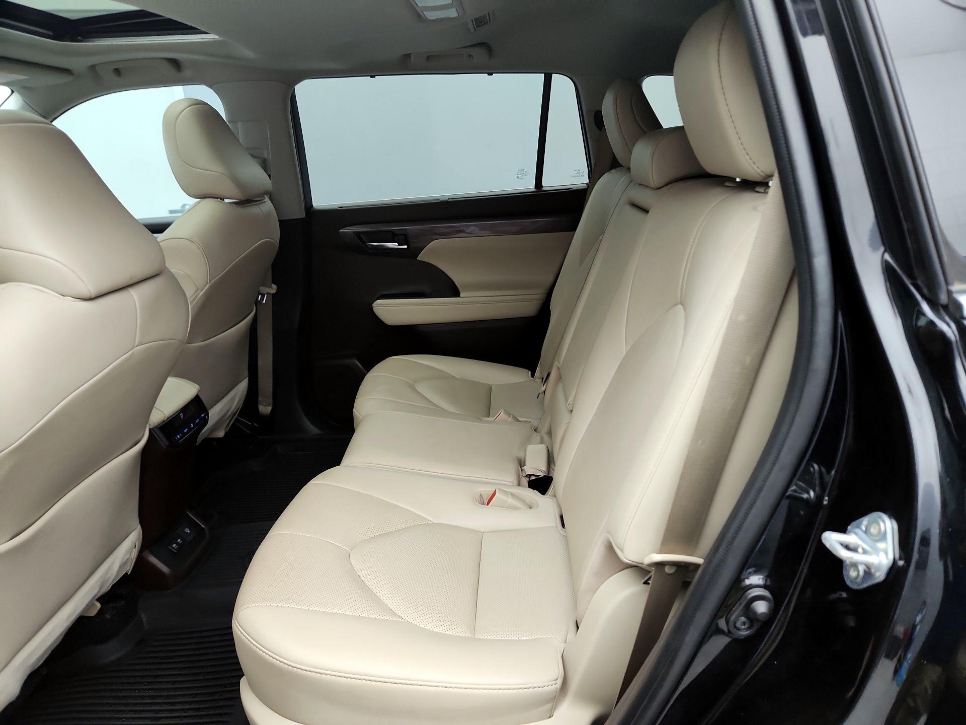Thumbnail: 2021 Toyota Highlander - 20